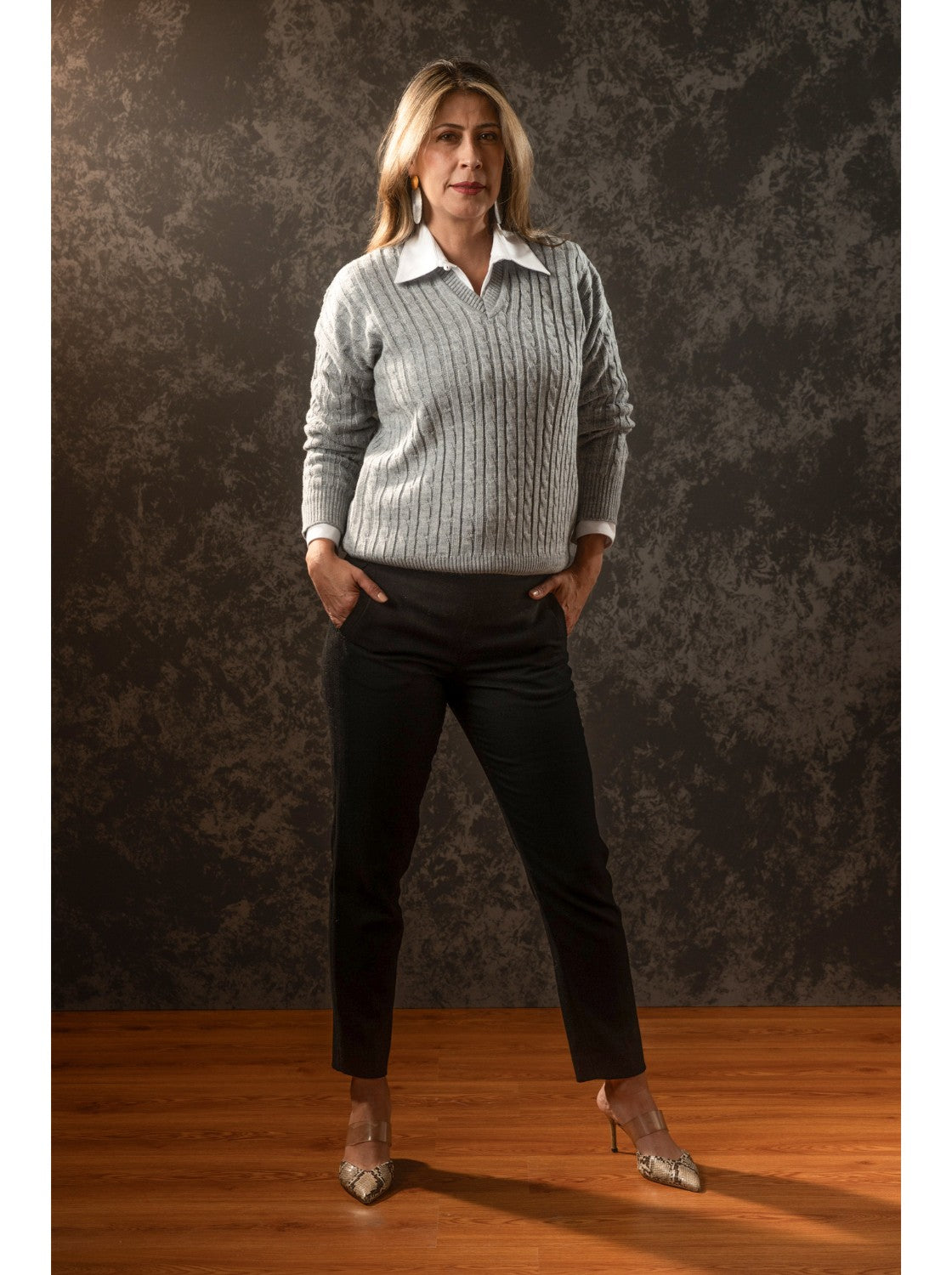 Buzo para Mujer diseño trenzado. Maria Paula Gris Claro