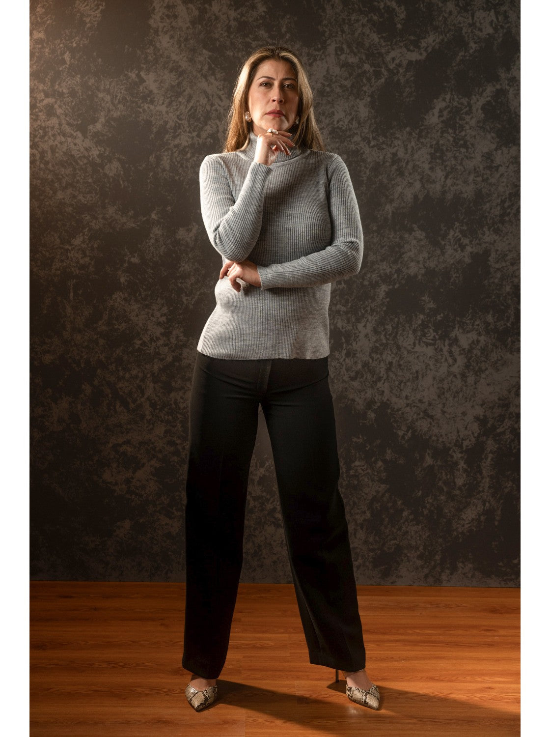 Buzo clasico para Mujer. Resortado Gris Claro