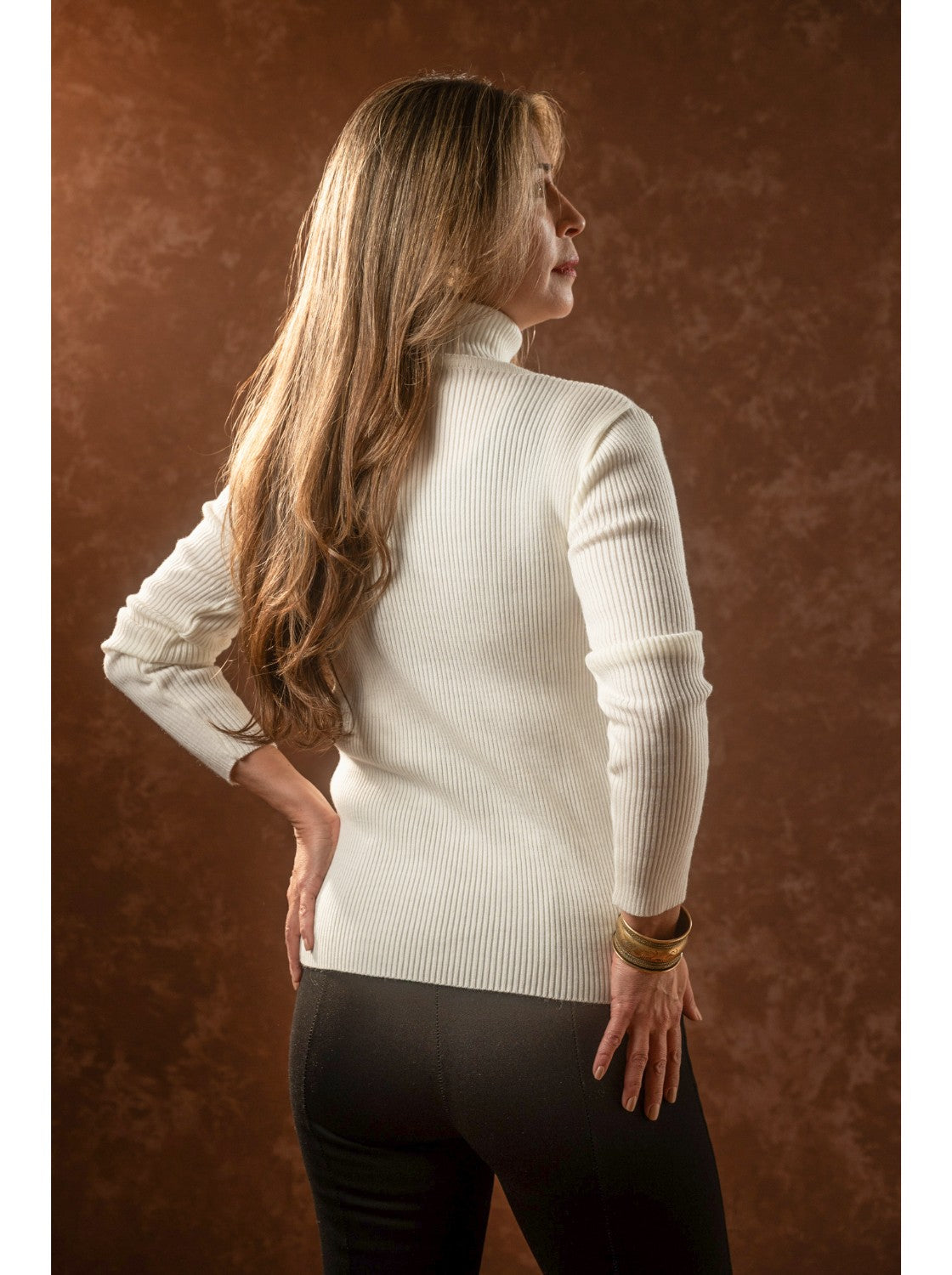 Buzo para mujer basico. Resortado Hueso