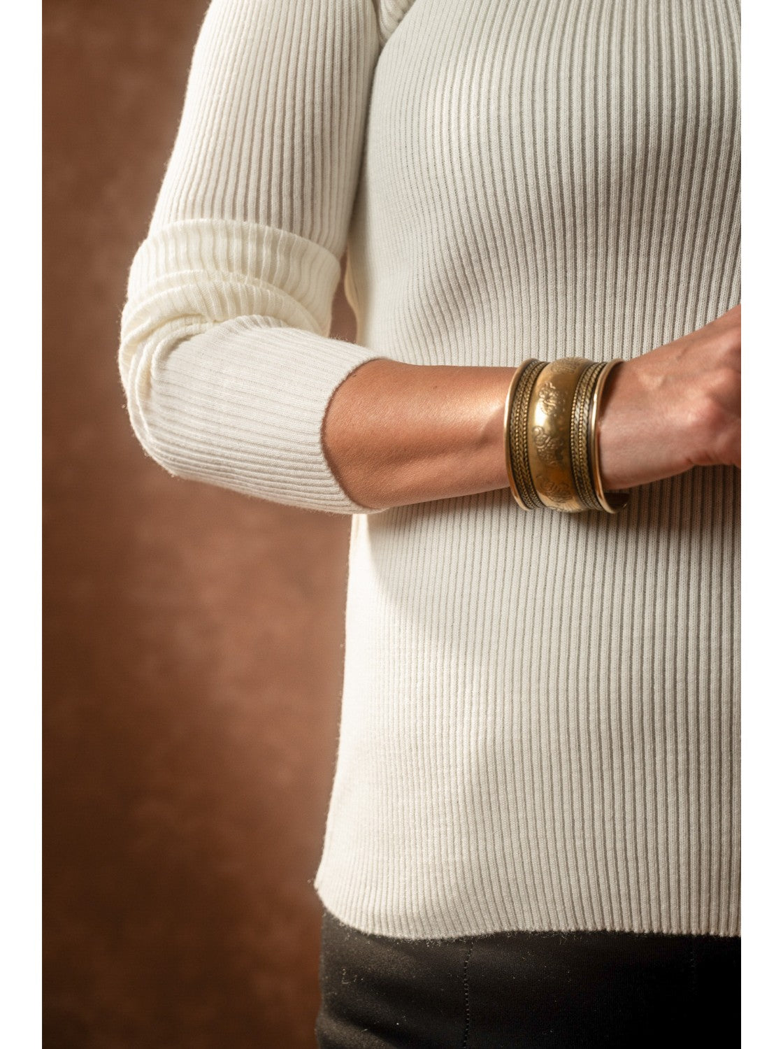 Buzo para mujer basico. Resortado Hueso