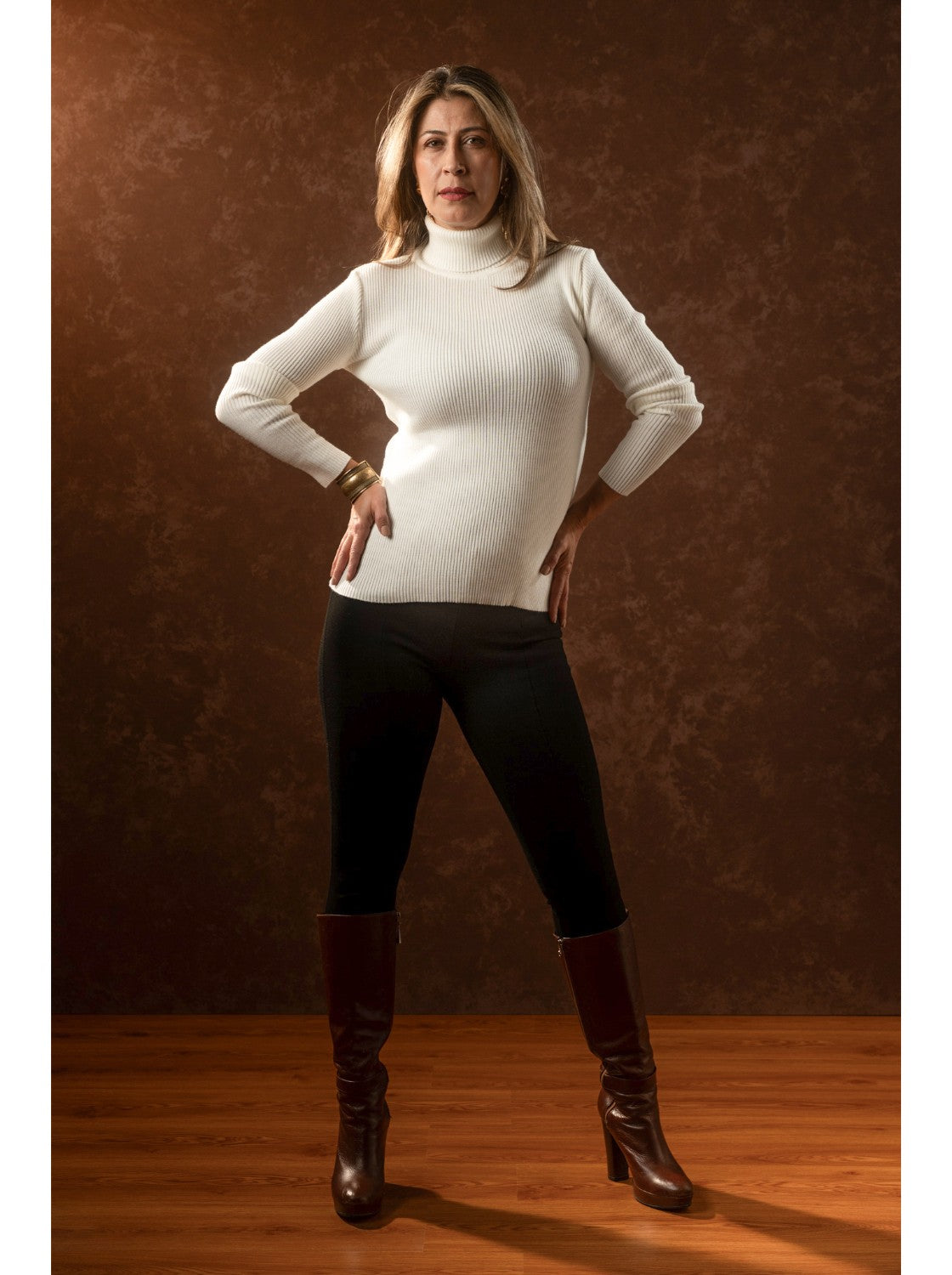 Buzo para mujer basico. Resortado Hueso