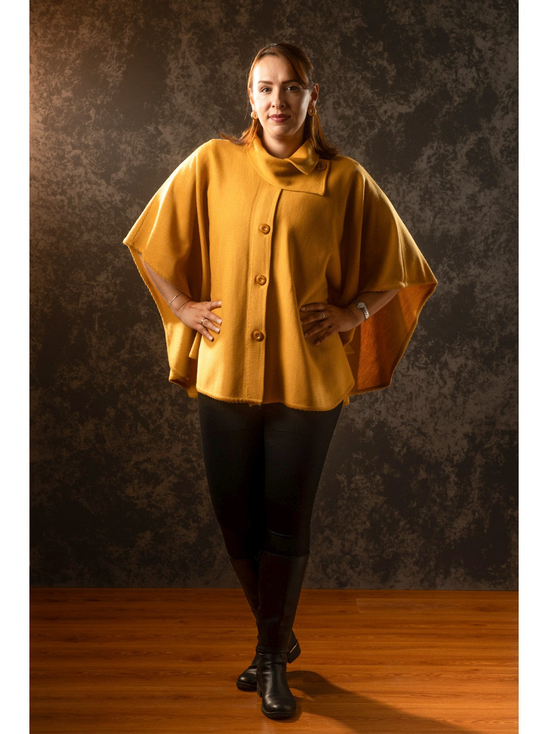 Capa elegante mujer tejida - Rosita Mostaza