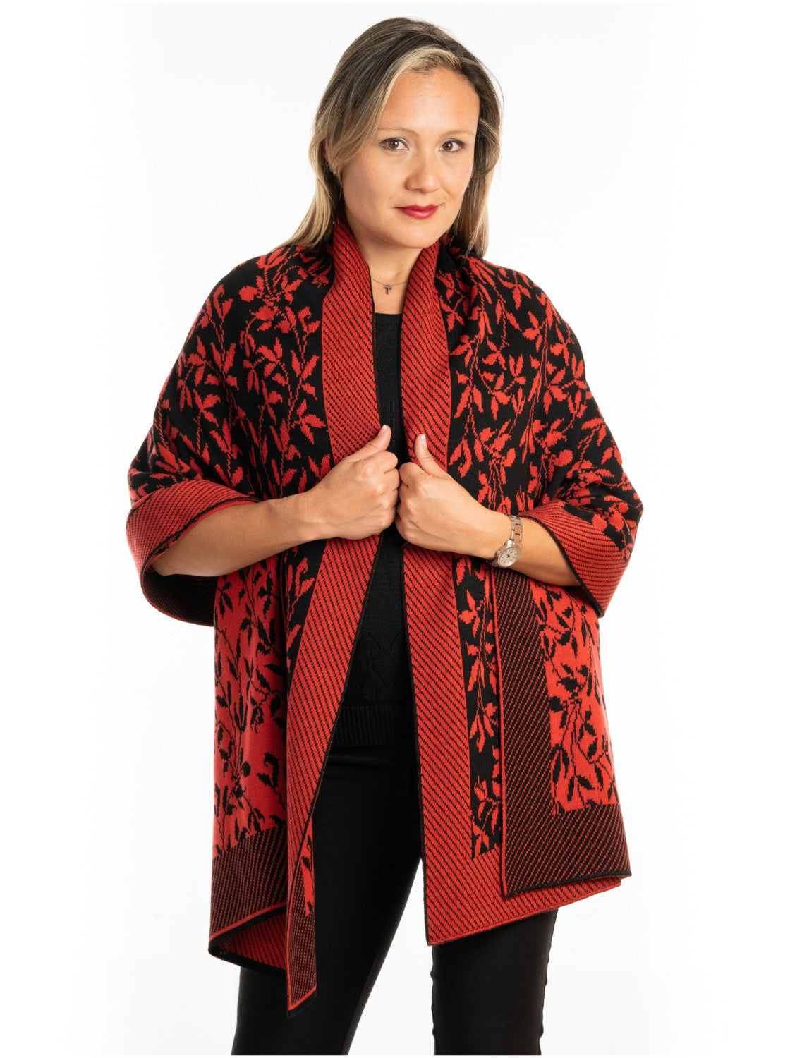 Chal tejido para mujer con diseño. Arelis Negro-Coral