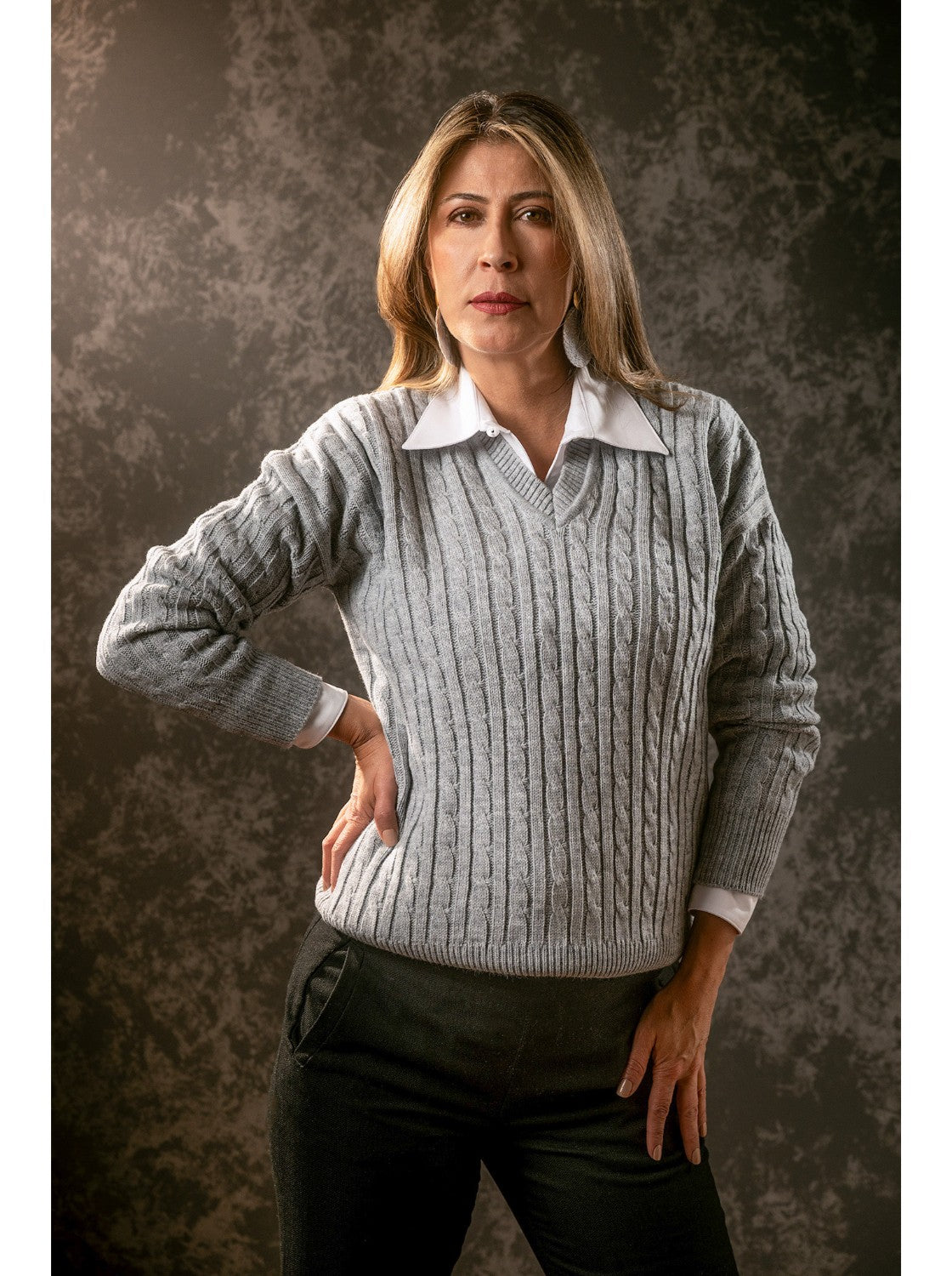 Buzo para Mujer diseño trenzado. Maria Paula Gris Claro