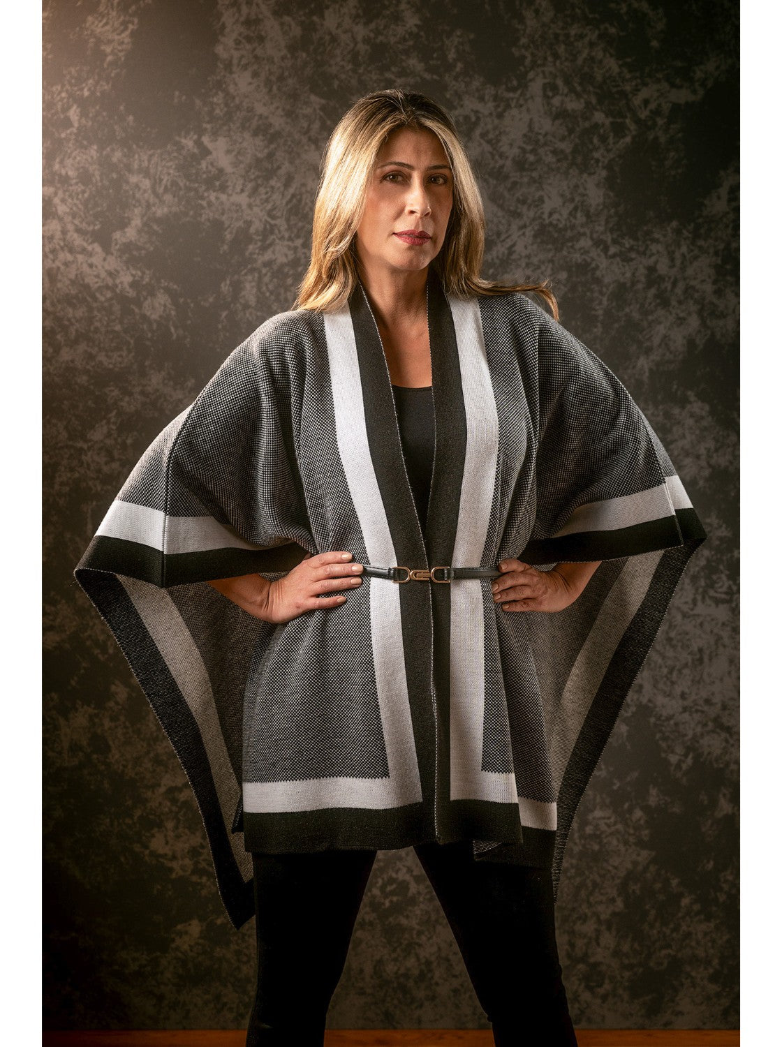 Ruana Tipo chal. Paipa Negro-Blanco