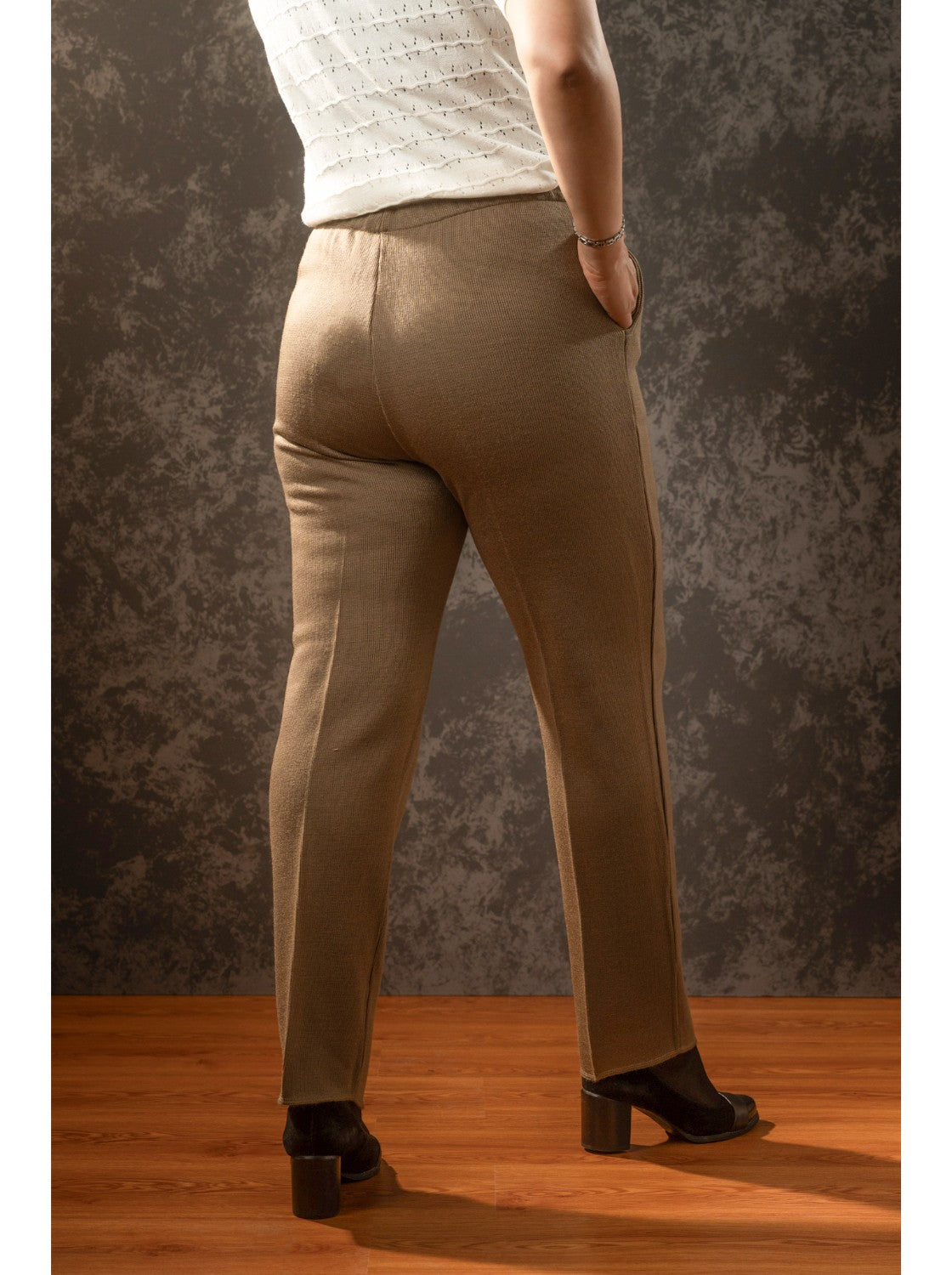 Pantalon para mujer Taupe. Casadiego