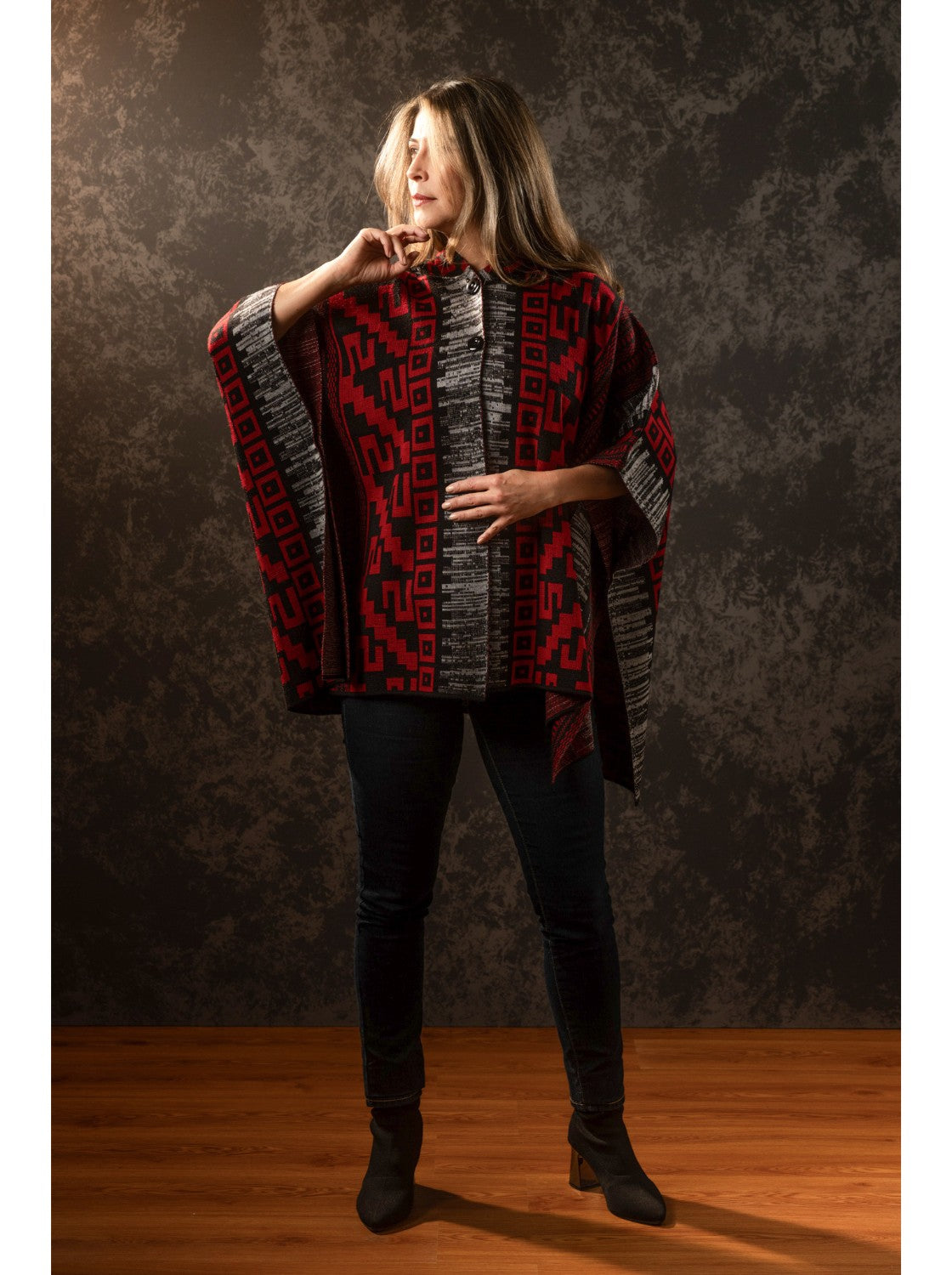 Ruana Moderna para mujer. Candela Rojo-Negro