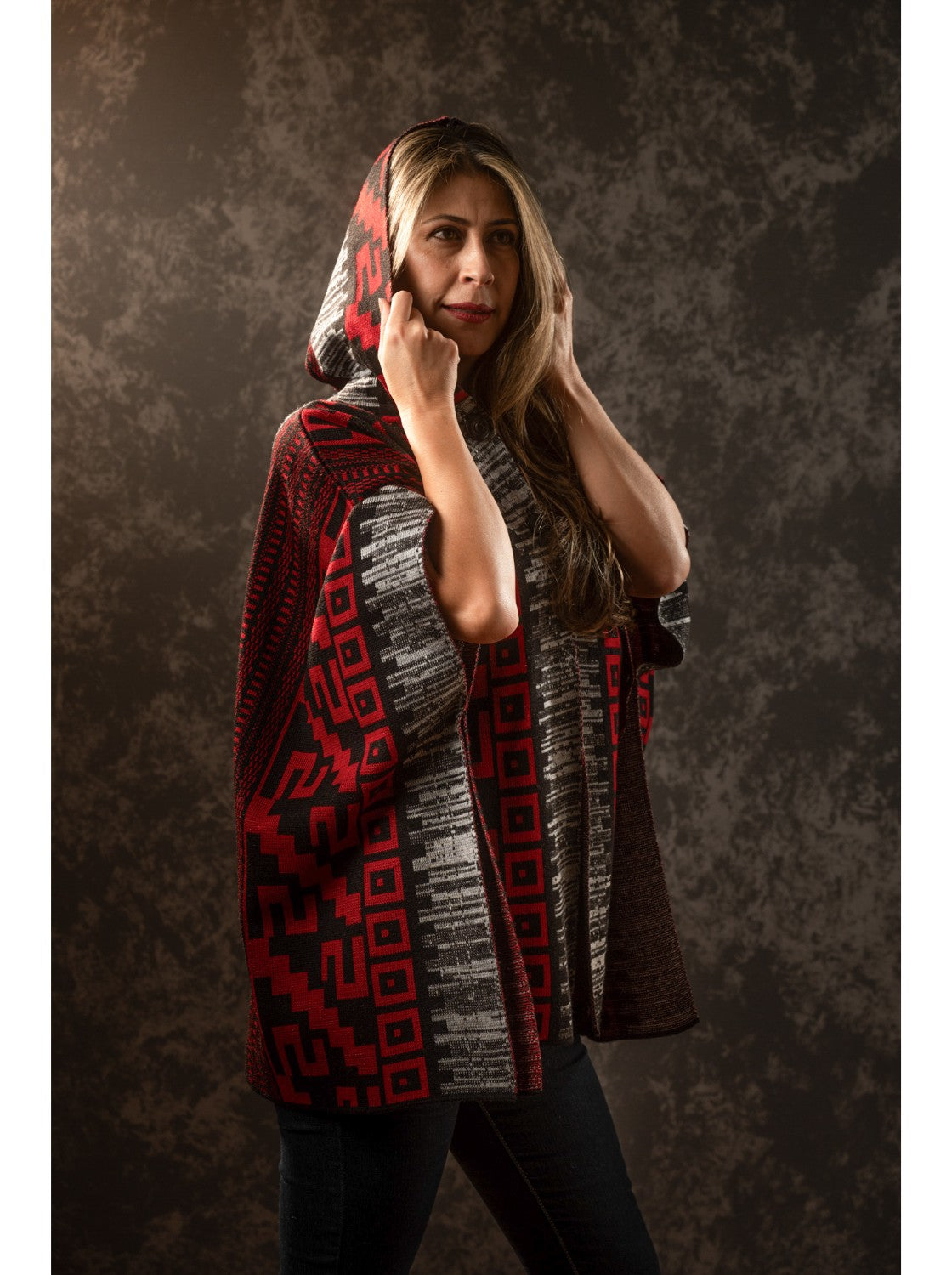 Ruana Moderna para mujer. Candela Rojo-Negro