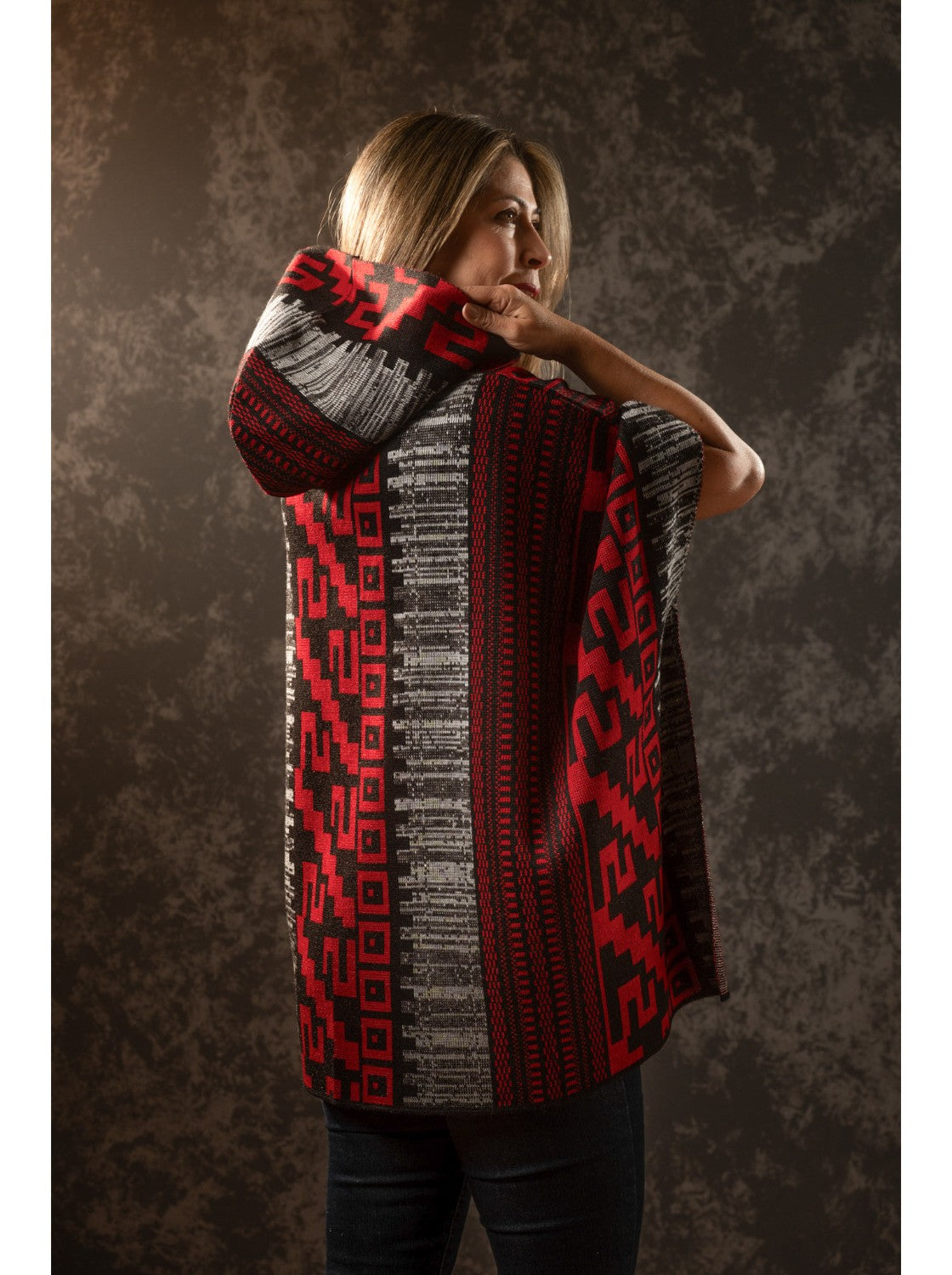 Ruana Moderna para mujer. Candela Rojo-Negro