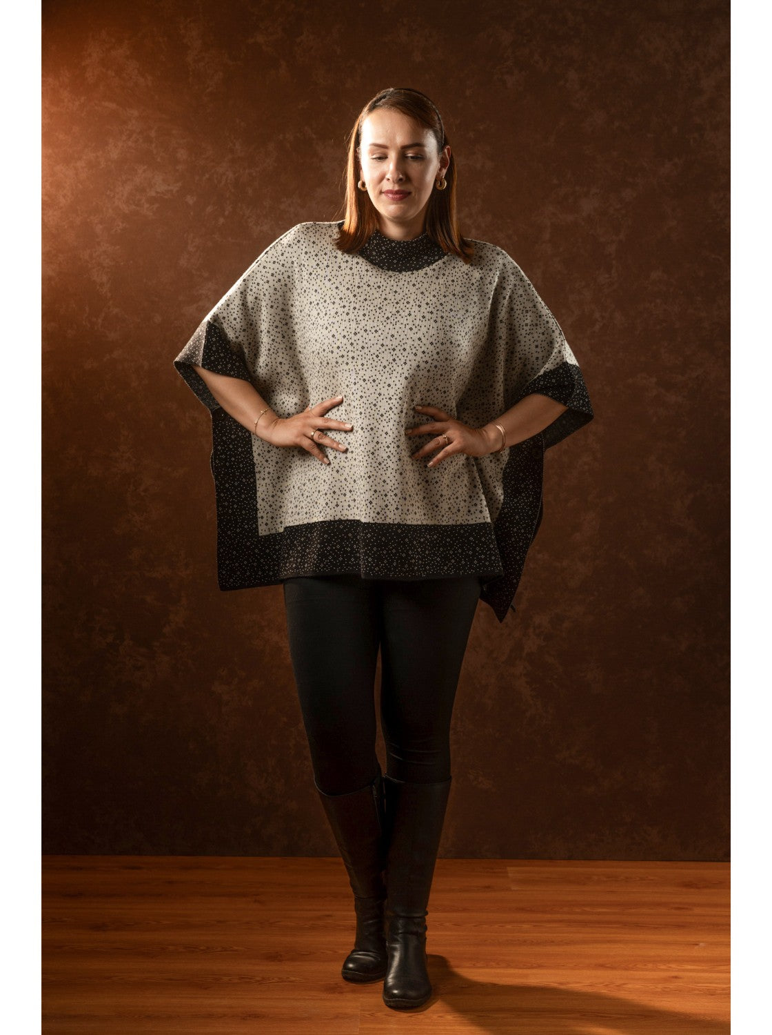 Ruana de mujer. Dalila Negro-Habano