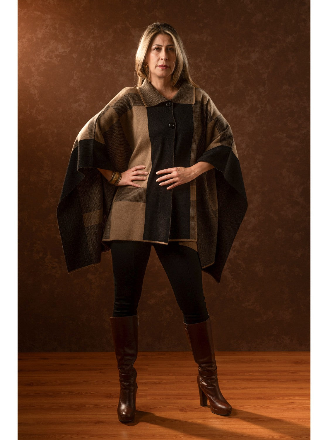 Ruana tejida. Ibiza Negro-Camel