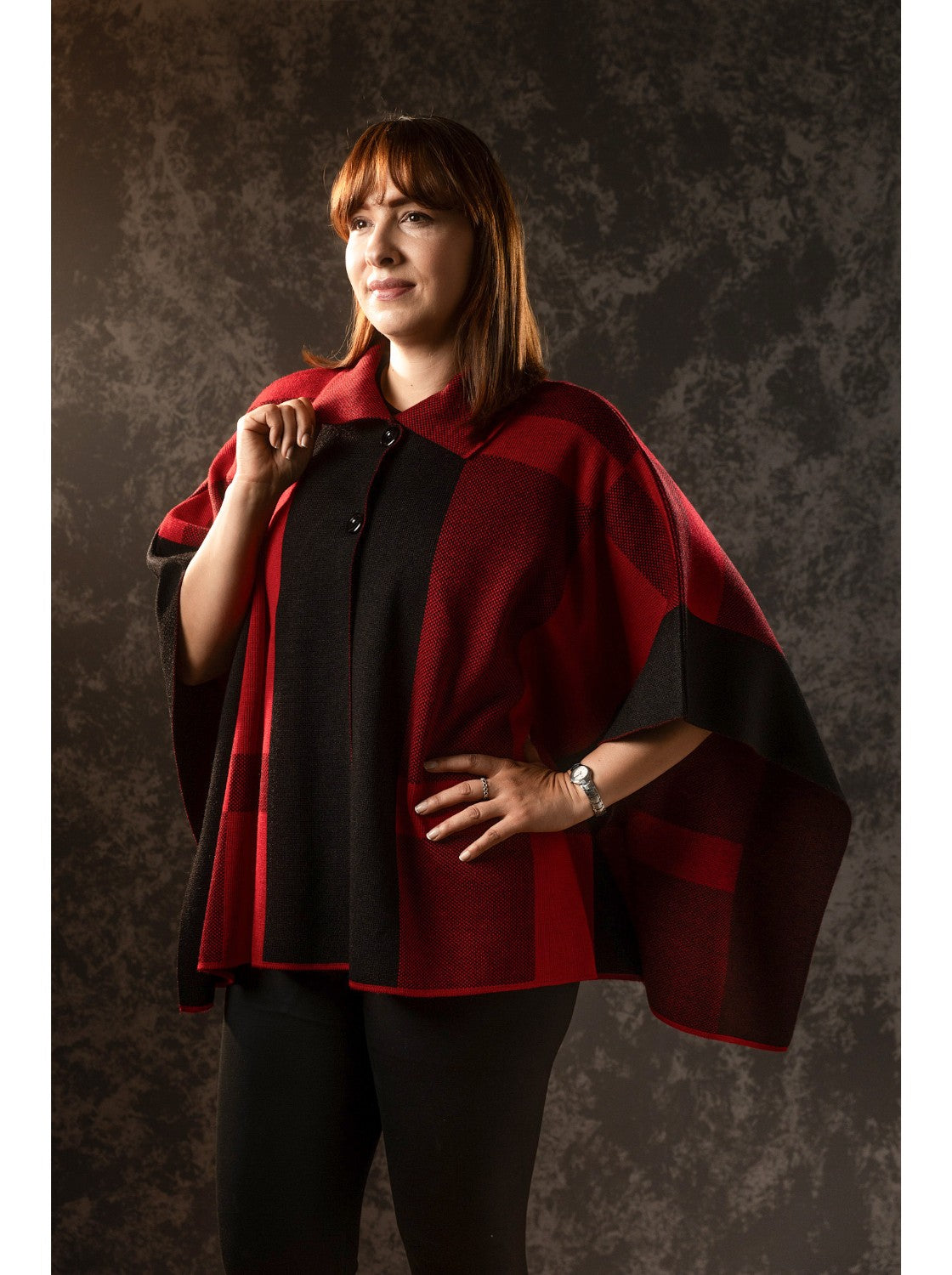 Ruana tejida. Ibiza Negro-Rojo