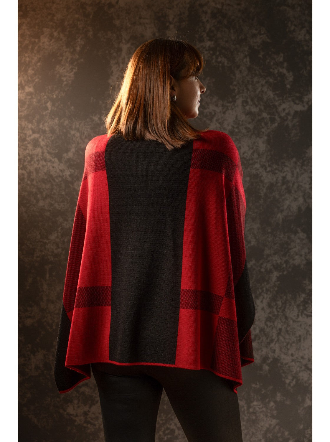 Ruana tejida. Ibiza Negro-Rojo