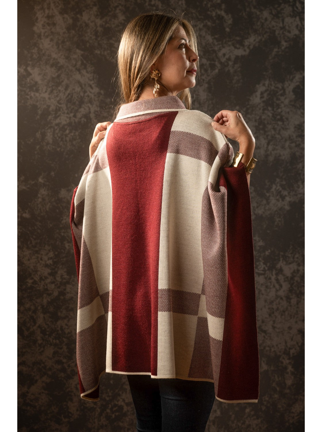 Ruana tejida. Ibiza Vinotinto-Habano