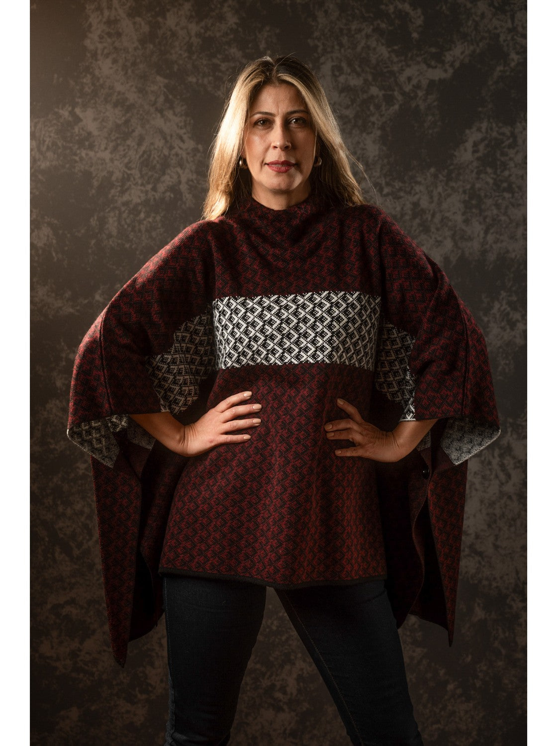 Ruana elegante. Kany Vinotinto-Negro