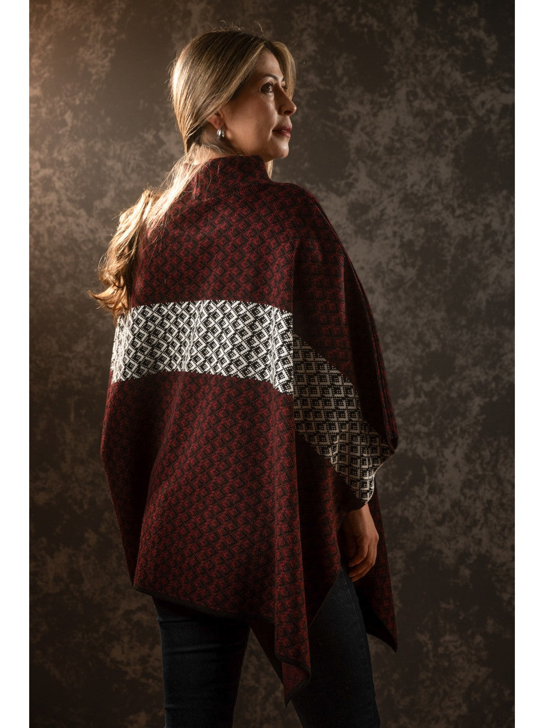 Ruana elegante. Kany Vinotinto-Negro