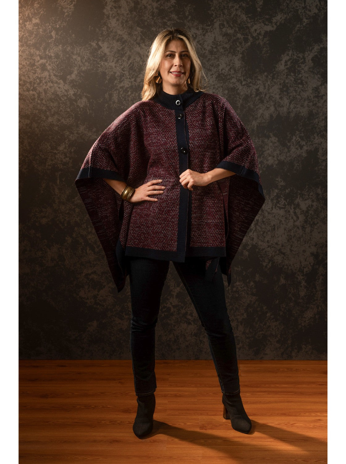 Ruana abierta para mujer. Mara Rojo-Azul