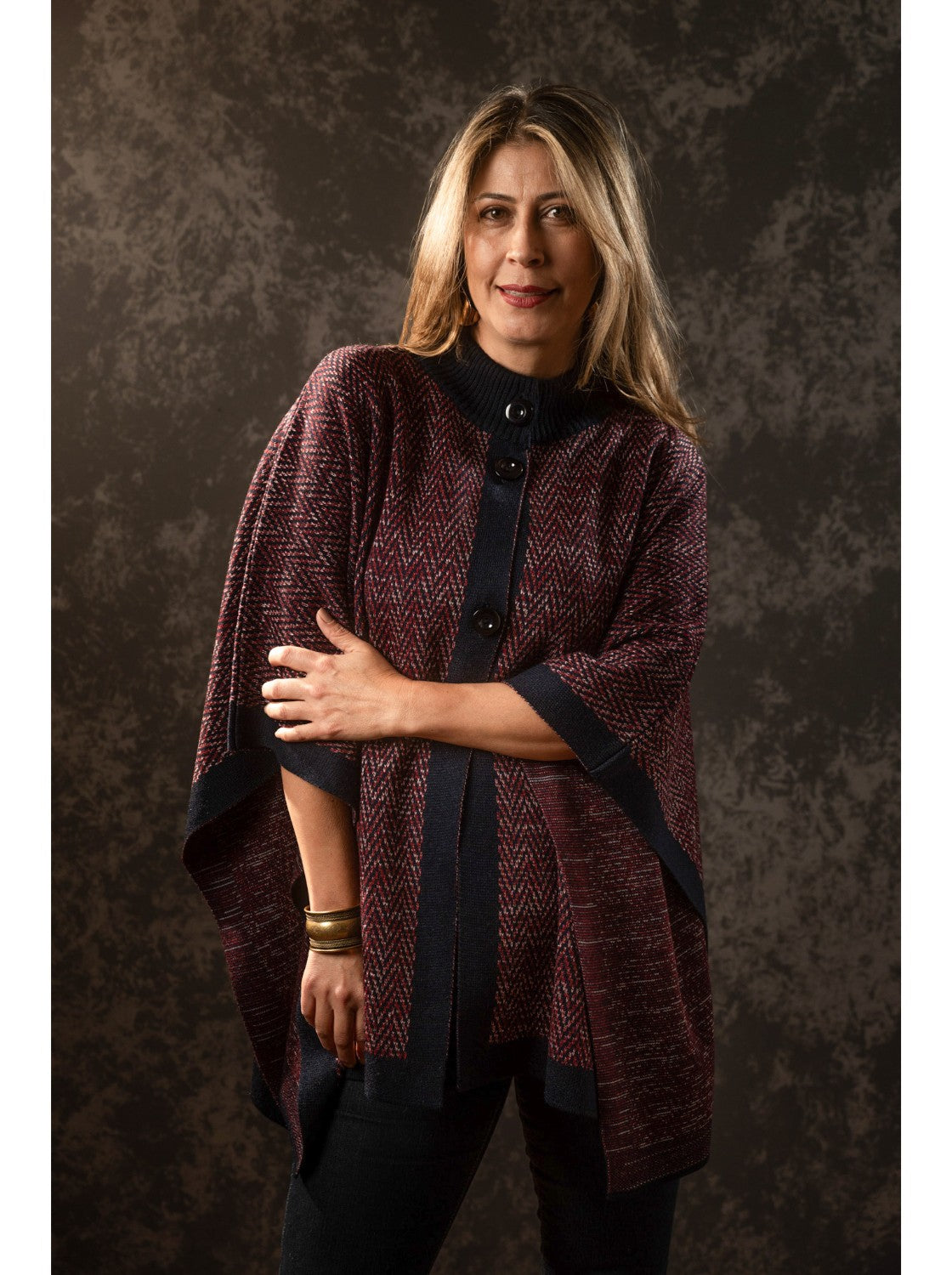 Ruana abierta para mujer. Mara Rojo-Azul