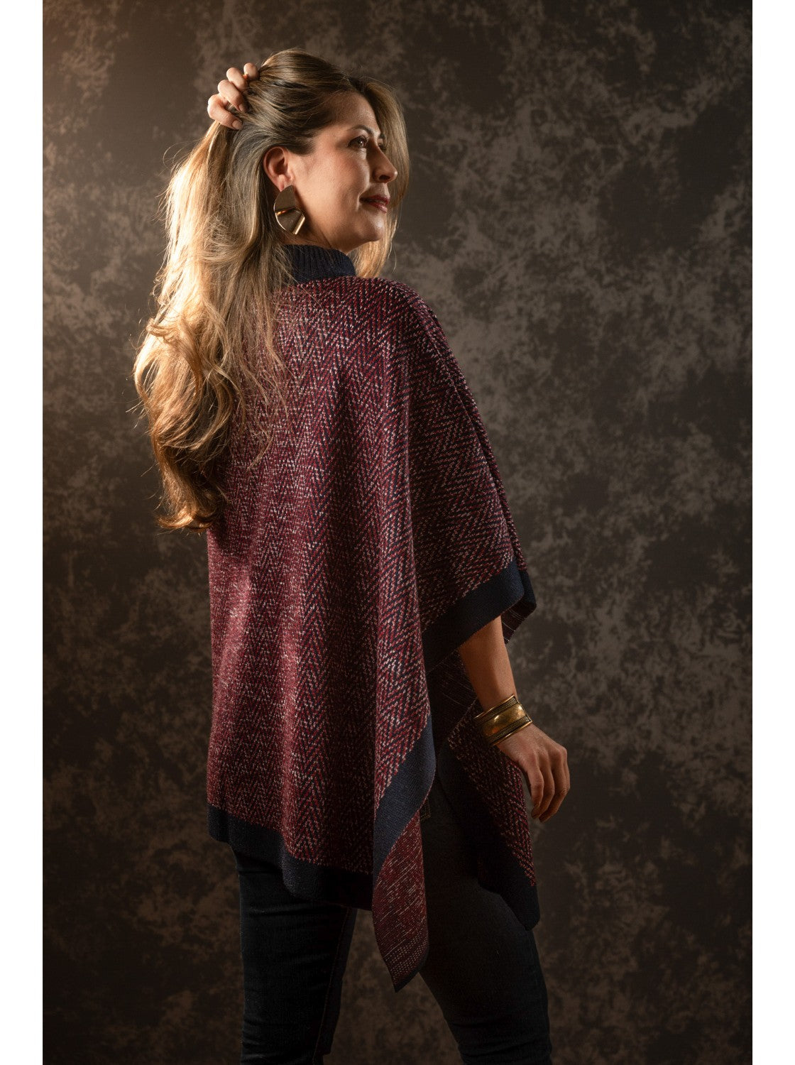 Ruana abierta para mujer. Mara Rojo-Azul