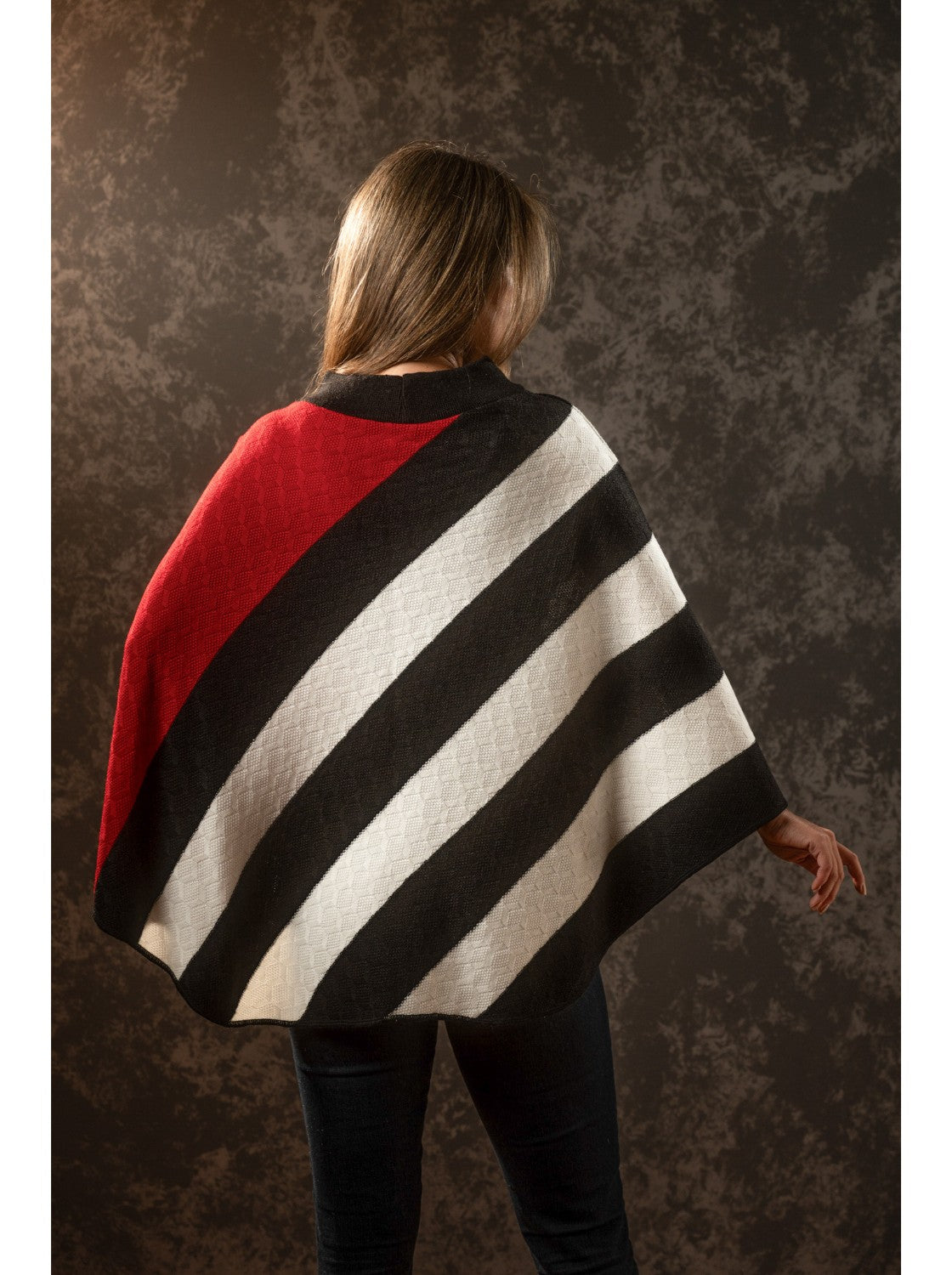 Ruana juvenil para mujer. Matilda