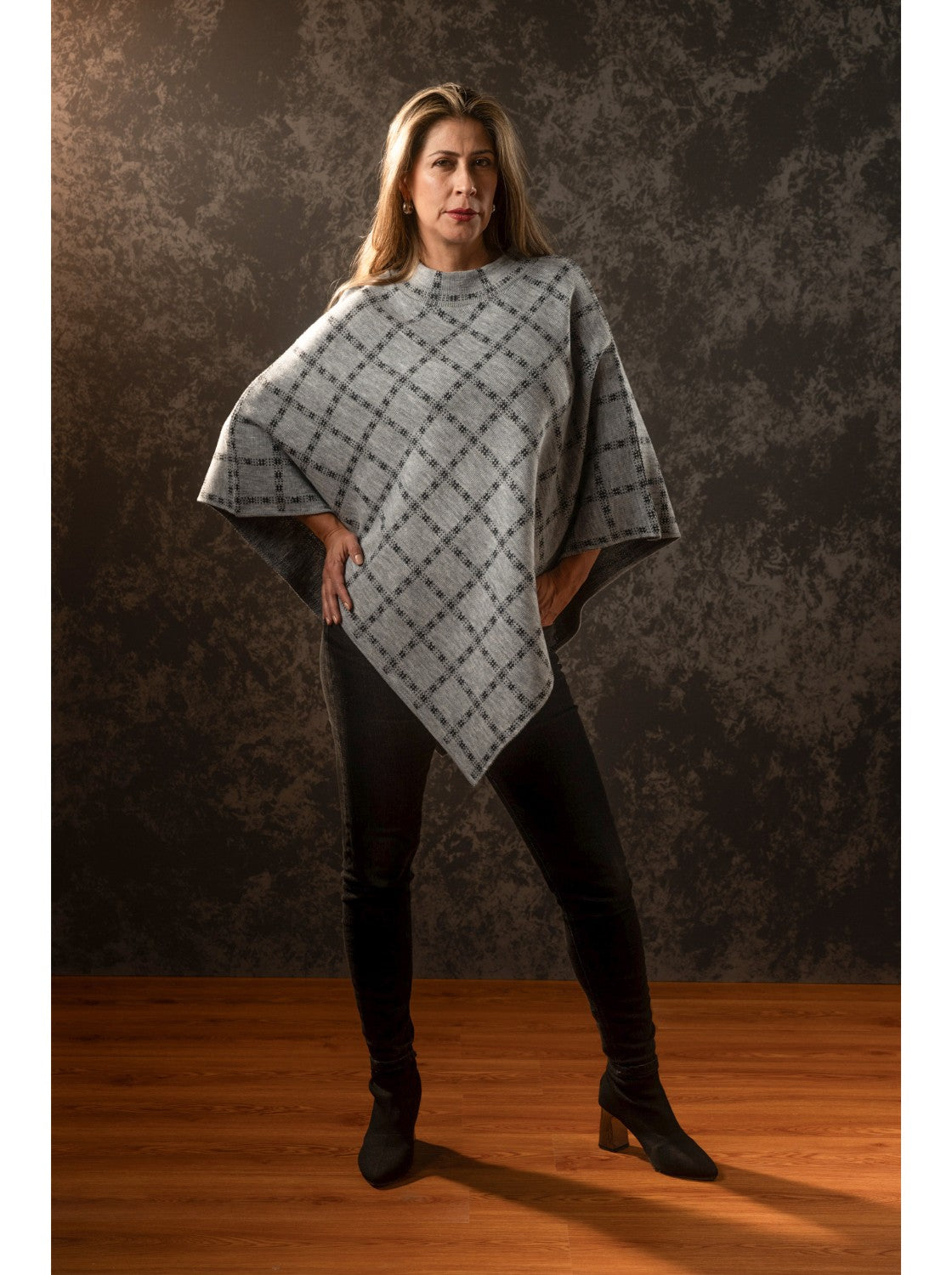 Ruana de moda para  mujer. Mayo Gris Claro-Gris Oscuro