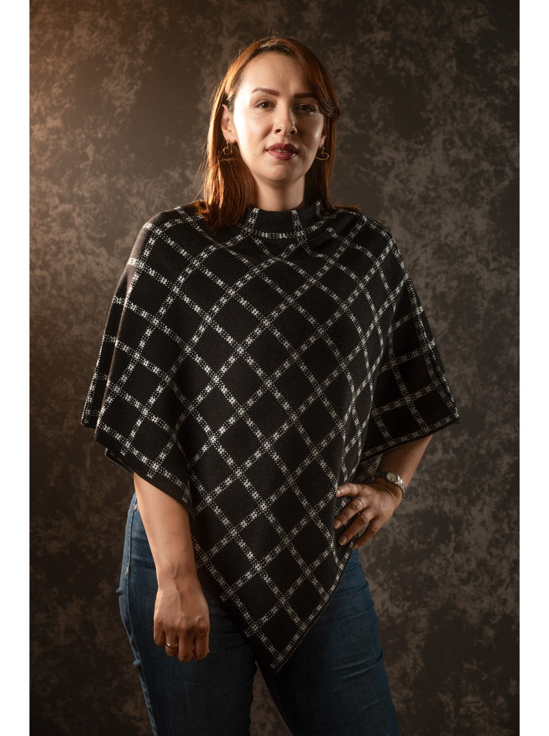 Ruana de moda para  mujer. Mayo Negro-Hueso