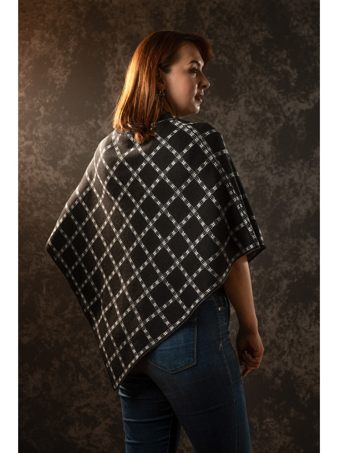 Ruana de moda para  mujer. Mayo Negro-Hueso