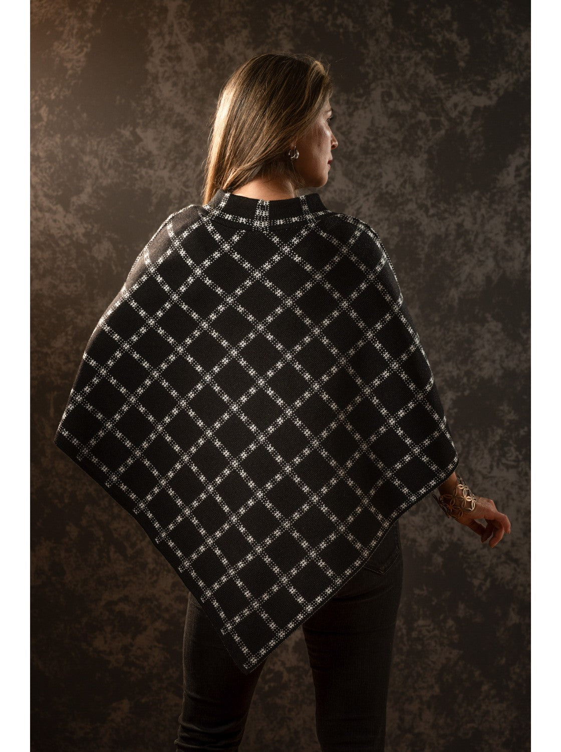 Ruana de moda para  mujer. Mayo Negro-Hueso