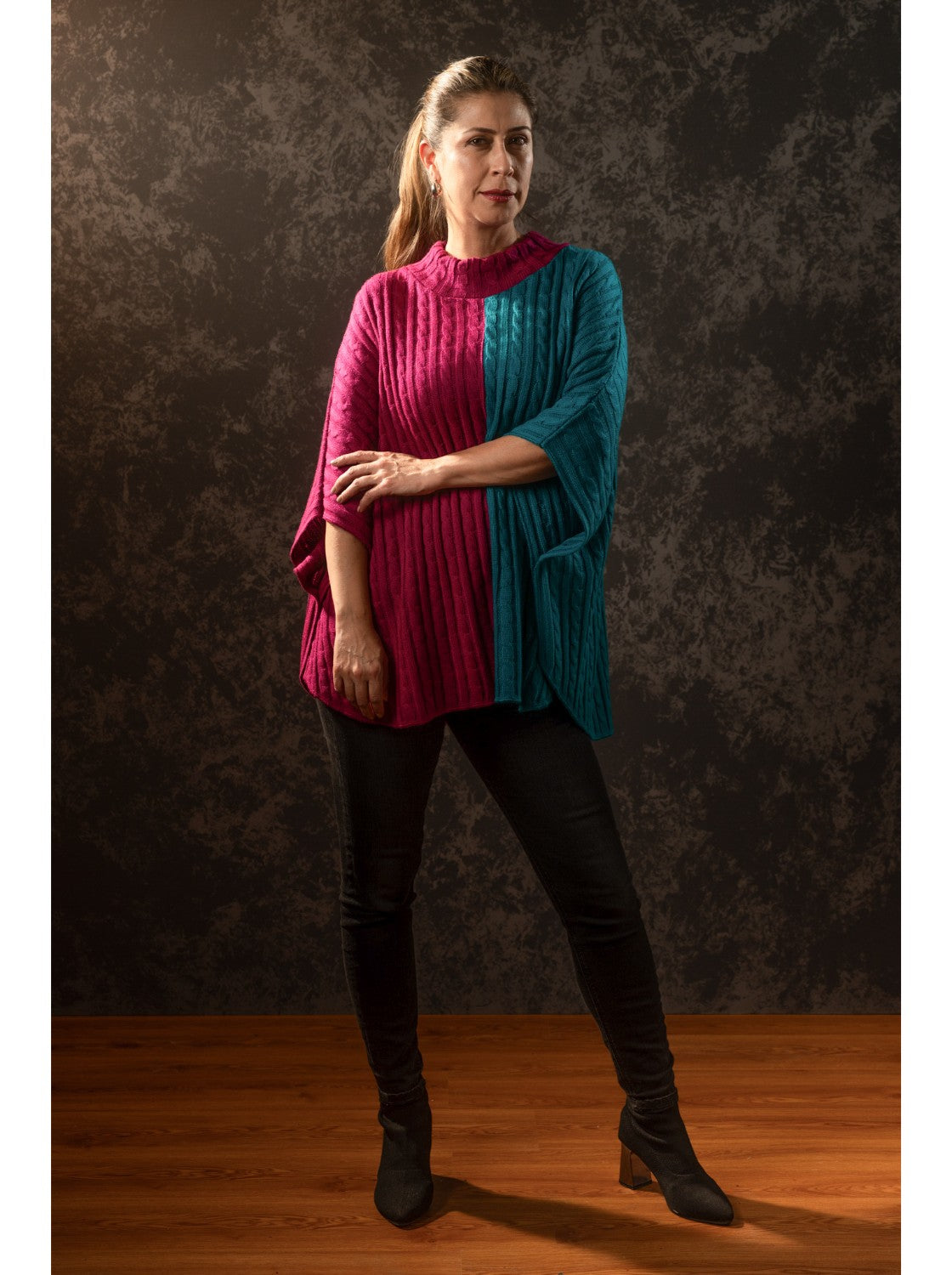 Ruana tejido trenzado Mujer. Moñitos Fucsia-Jade