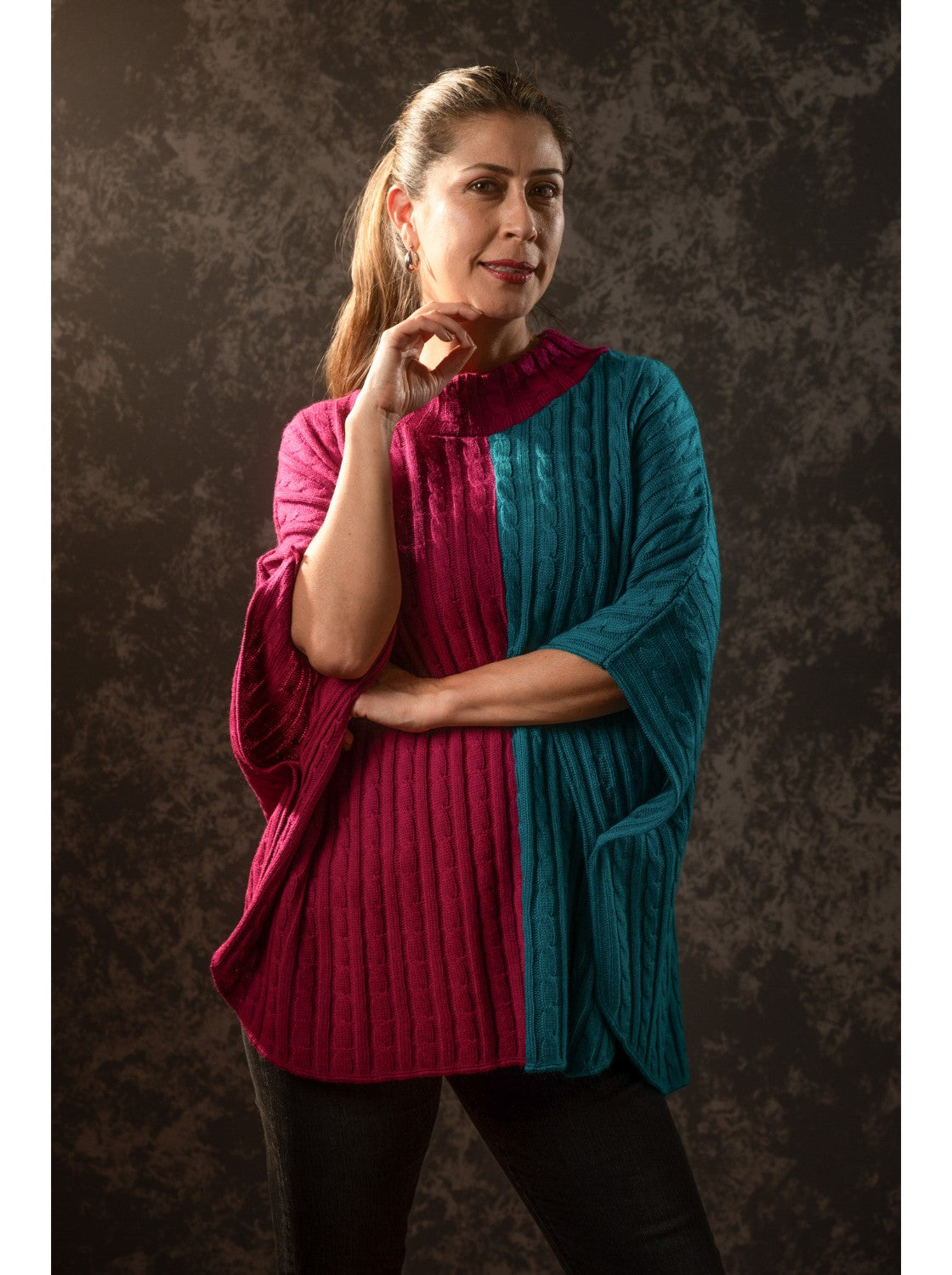 Ruana tejido trenzado Mujer. Moñitos Fucsia-Jade