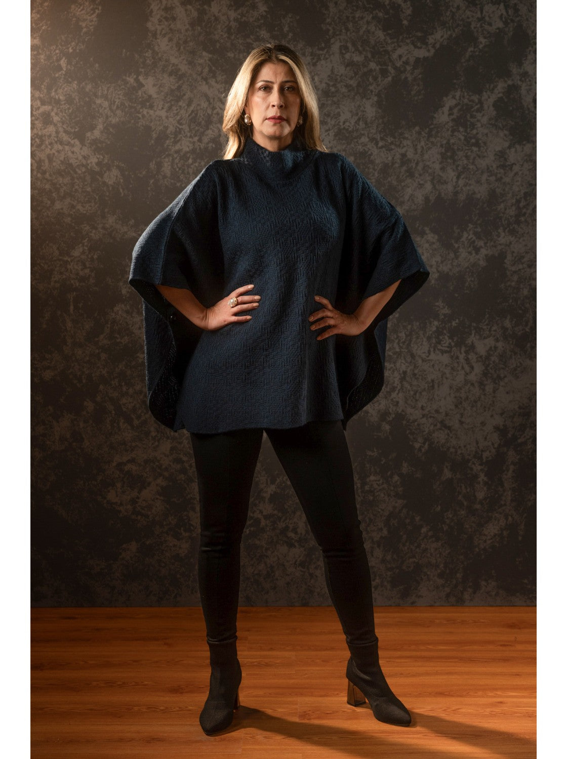 Ruana para mujer. Nevada Azul Oscuro