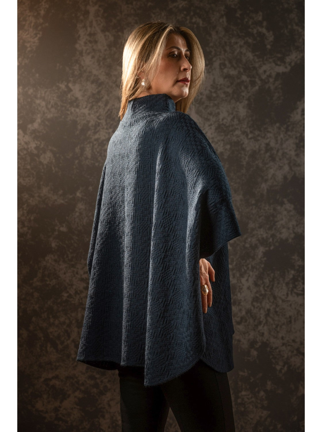 Ruana para mujer. Nevada Azul Oscuro