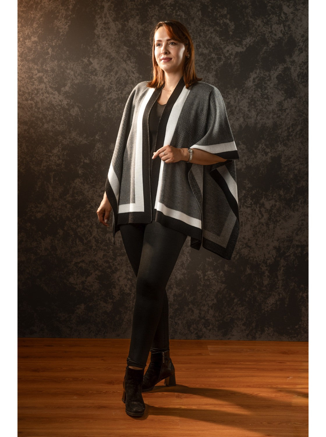 Ruana Tipo chal. Paipa Negro-Blanco