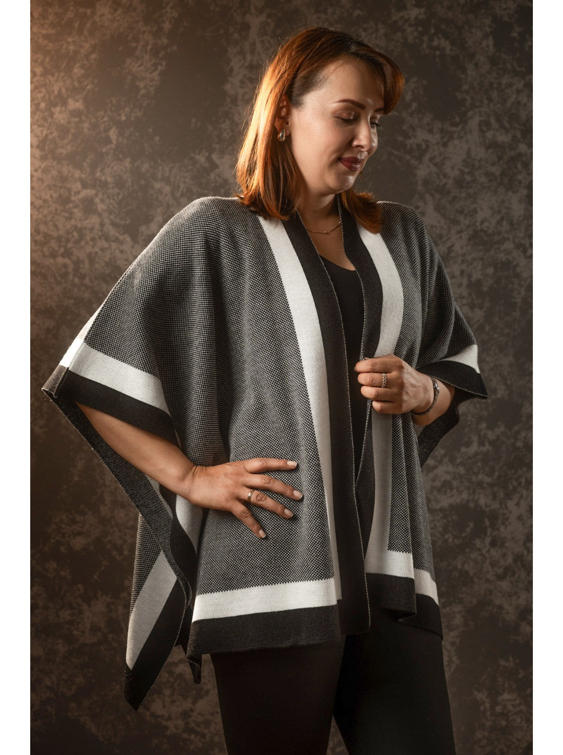 Ruana Tipo chal. Paipa Negro-Blanco