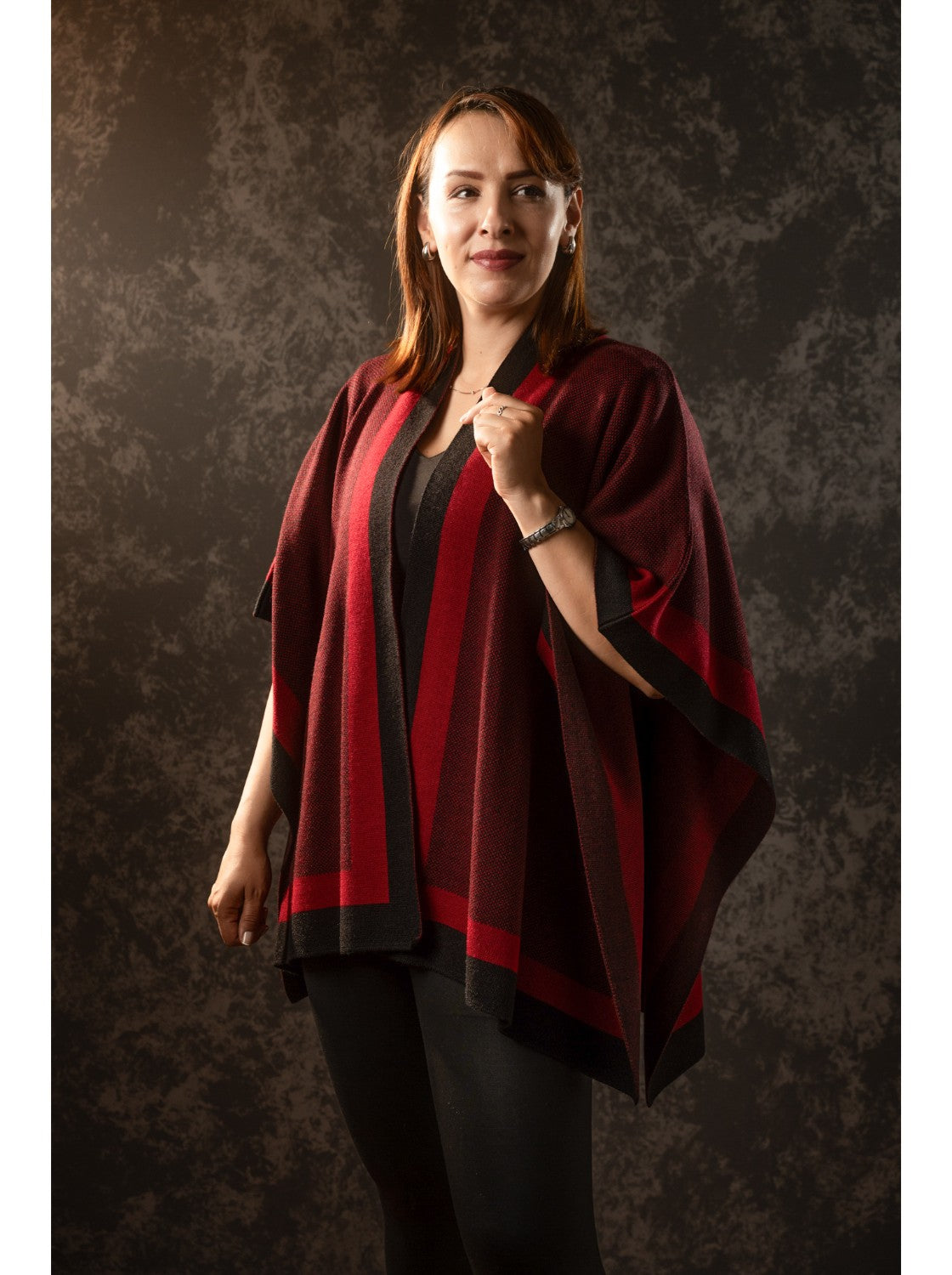 Ruana Tipo chal. Paipa Negro-Rojo