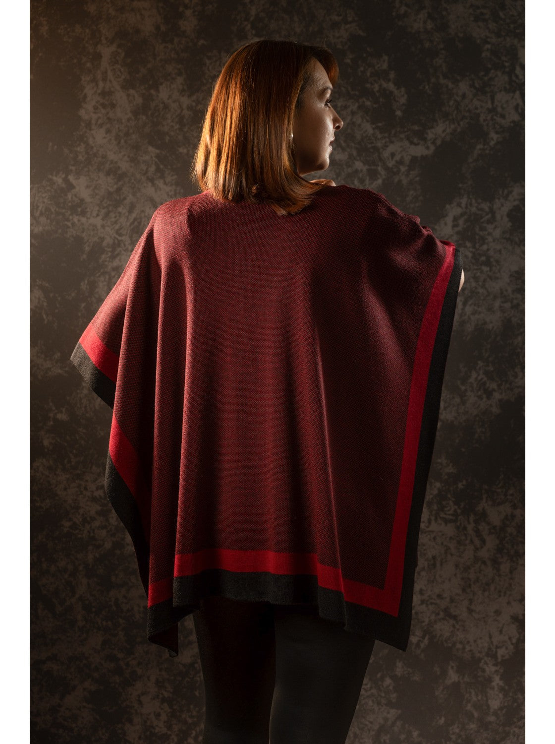 Ruana Tipo chal. Paipa Negro-Rojo