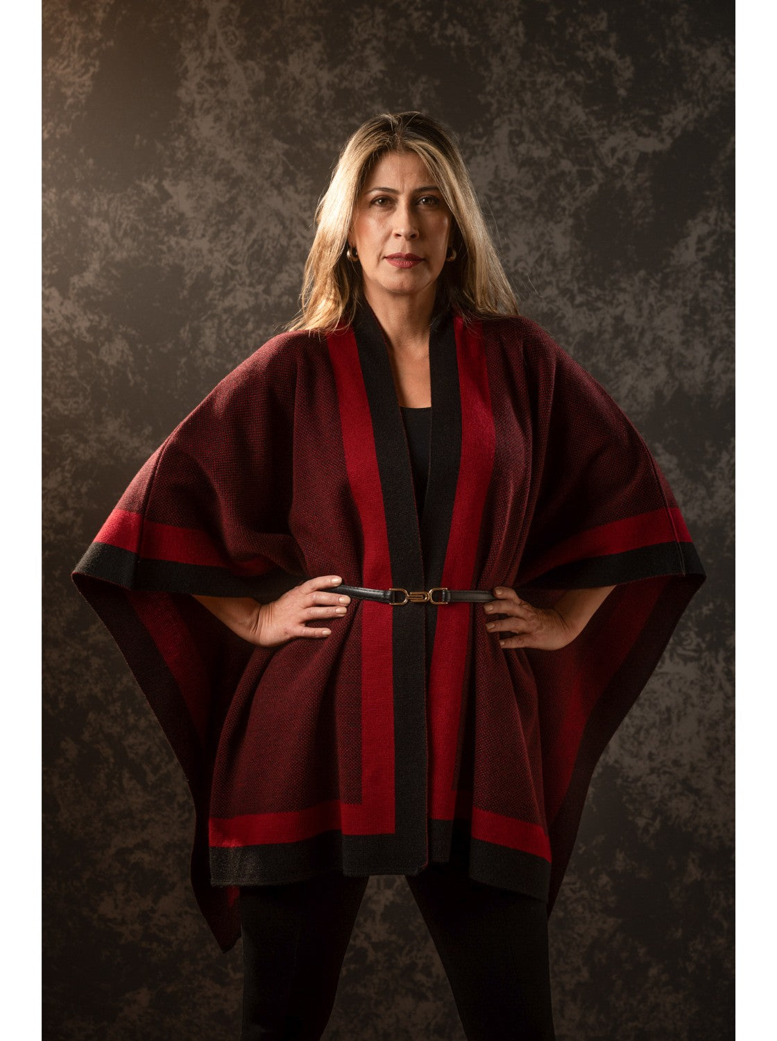 Ruana Tipo chal. Paipa Negro-Rojo