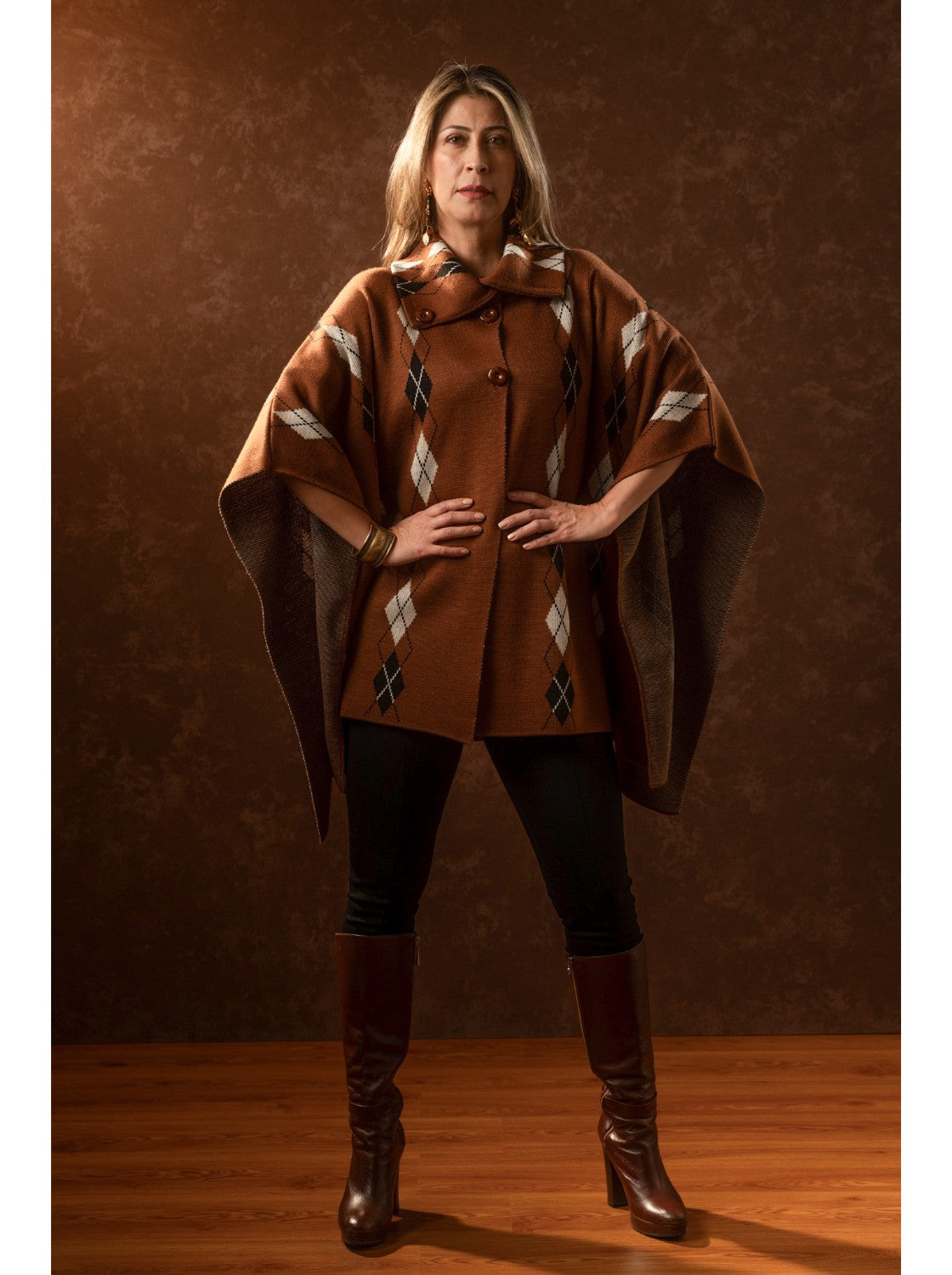 Ruana abierta. Rombos Miel-Habano-Negro