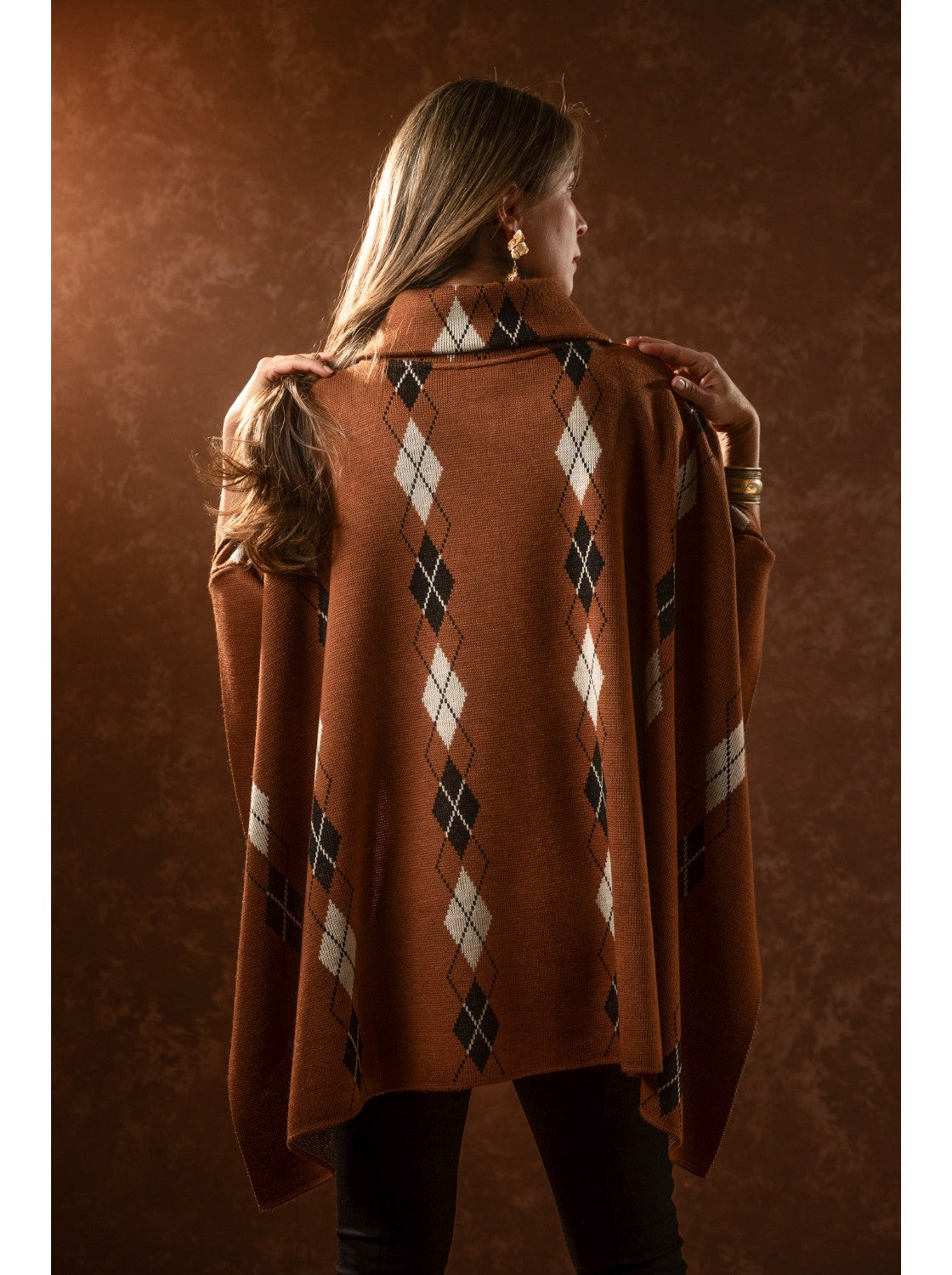 Ruana abierta. Rombos Miel-Habano-Negro