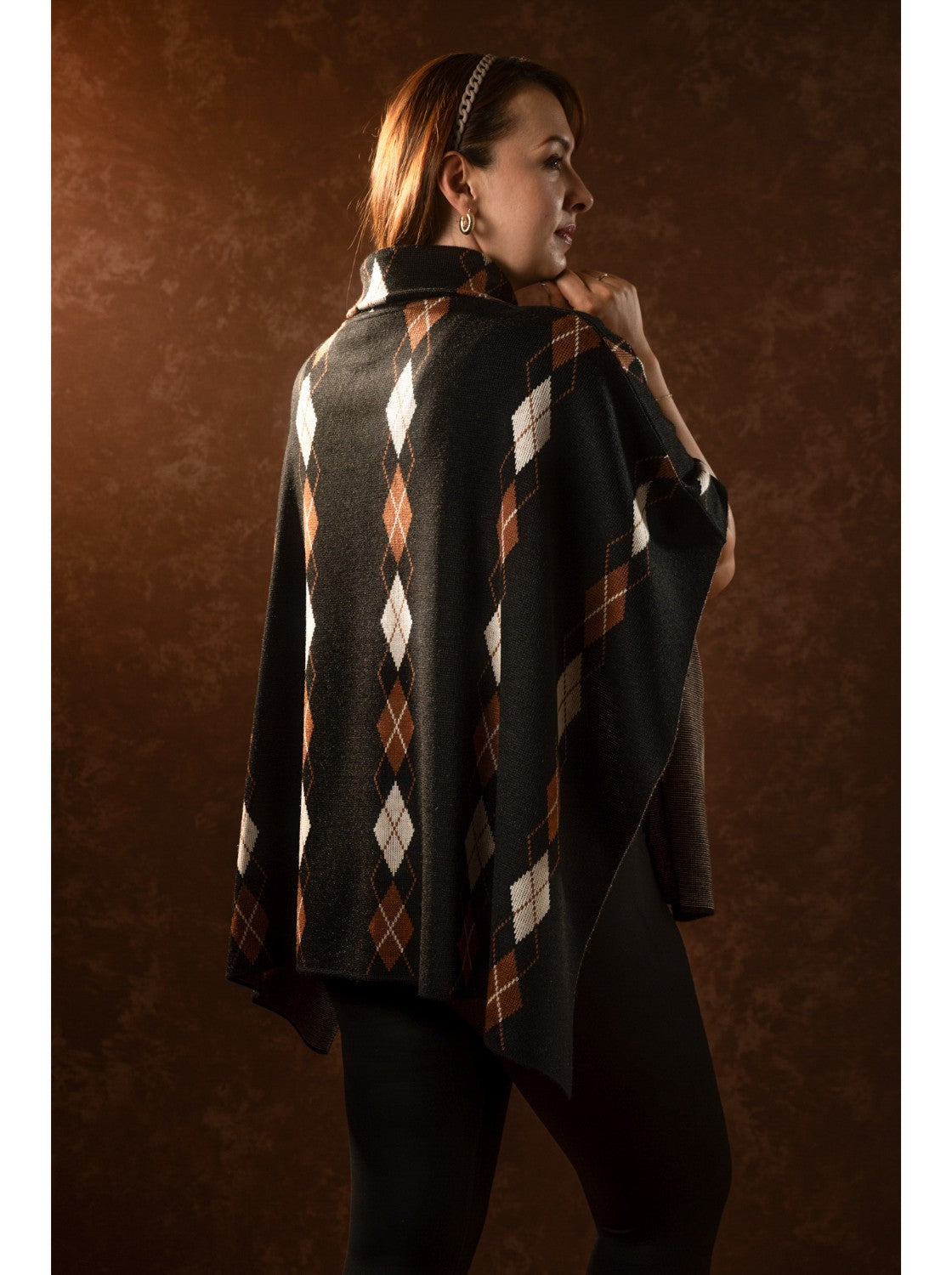Ruana abierta. Rombos Negro-Habano Miel