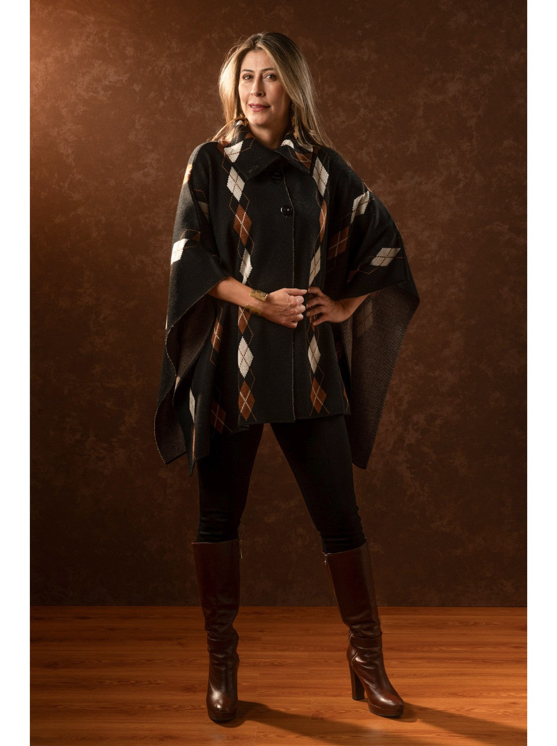 Ruana abierta. Rombos Negro-Habano Miel