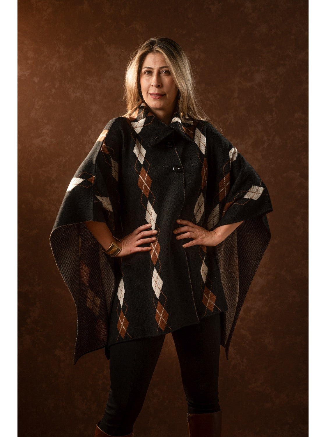 Ruana abierta. Rombos Negro-Habano Miel