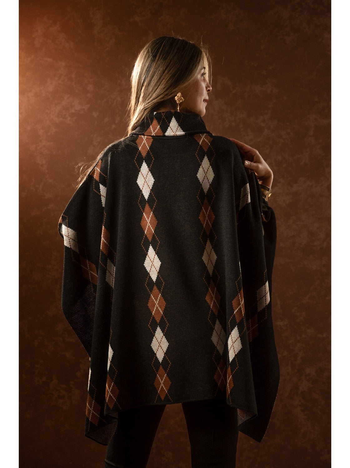 Ruana abierta. Rombos Negro-Habano Miel