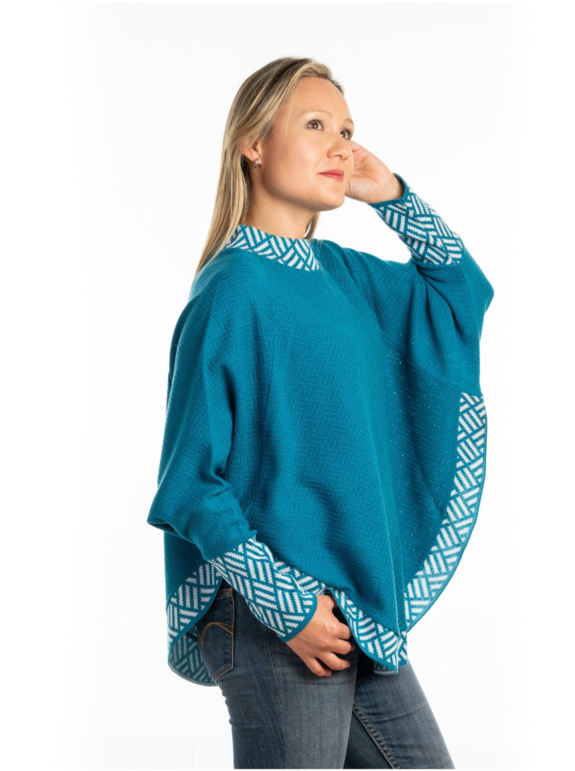Ruana de moda para mujer. Chanela Petroleo