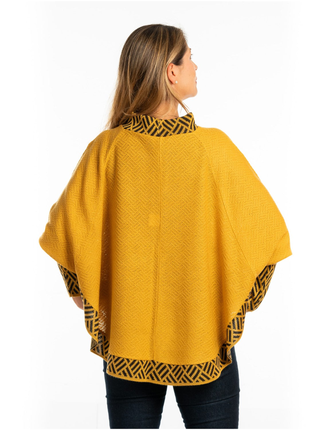 Ruana para mujer con Mangas. Chanela Mostaza