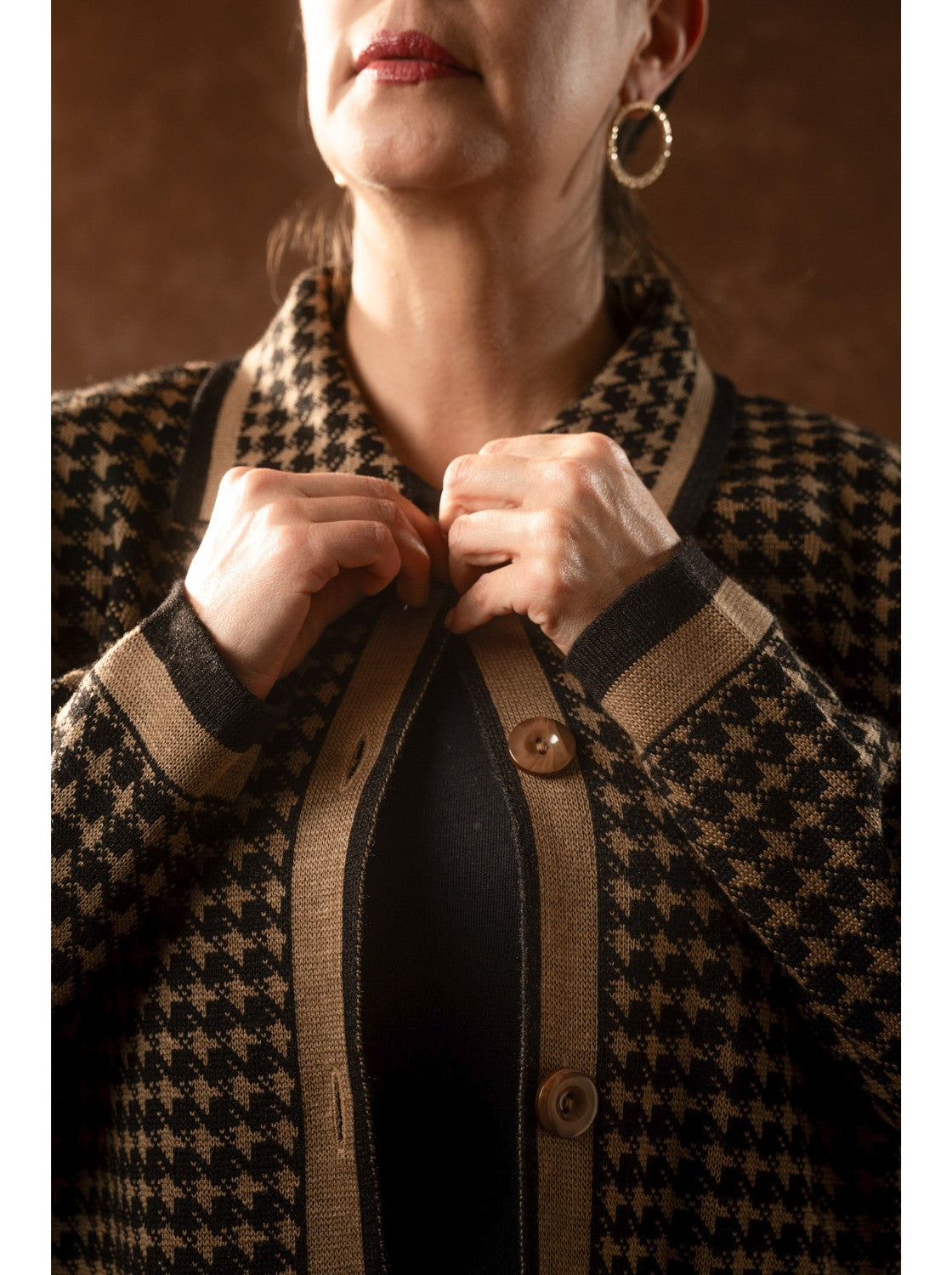 Saco cuello camisero mujer. Conchita Negro-Camel