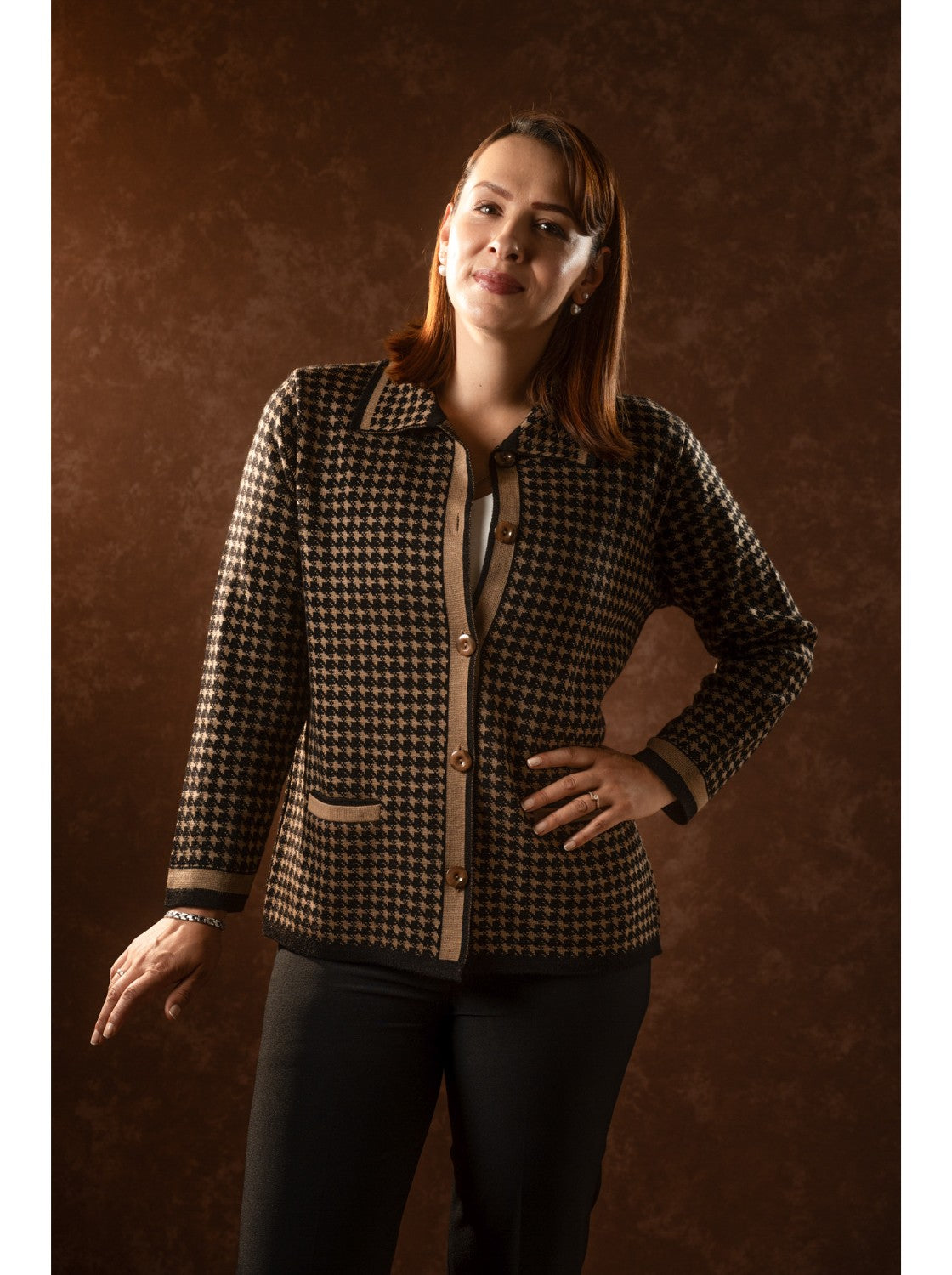 Saco cuello camisero mujer. Conchita Negro-Camel