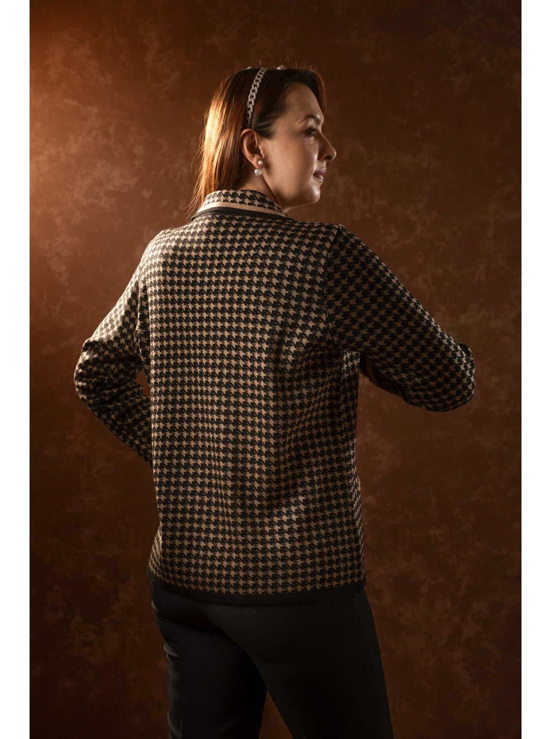 Saco cuello camisero mujer. Conchita Negro-Camel