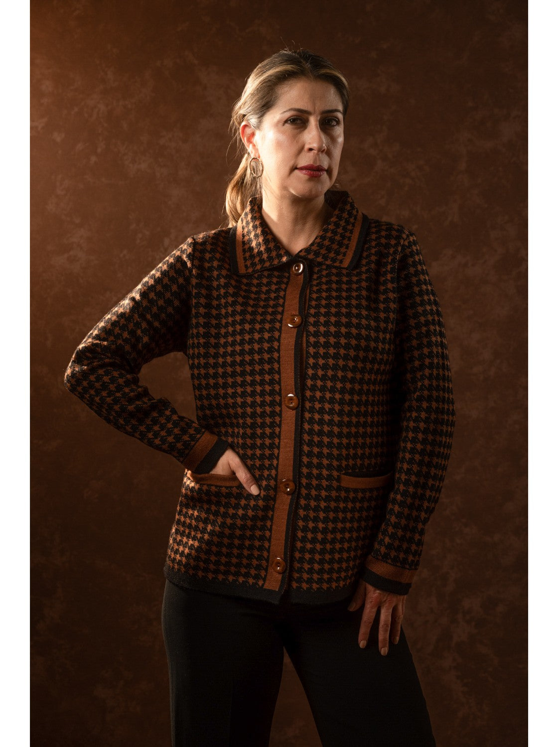 Saco cuello camisero mujer. Conchita Negro-Miel