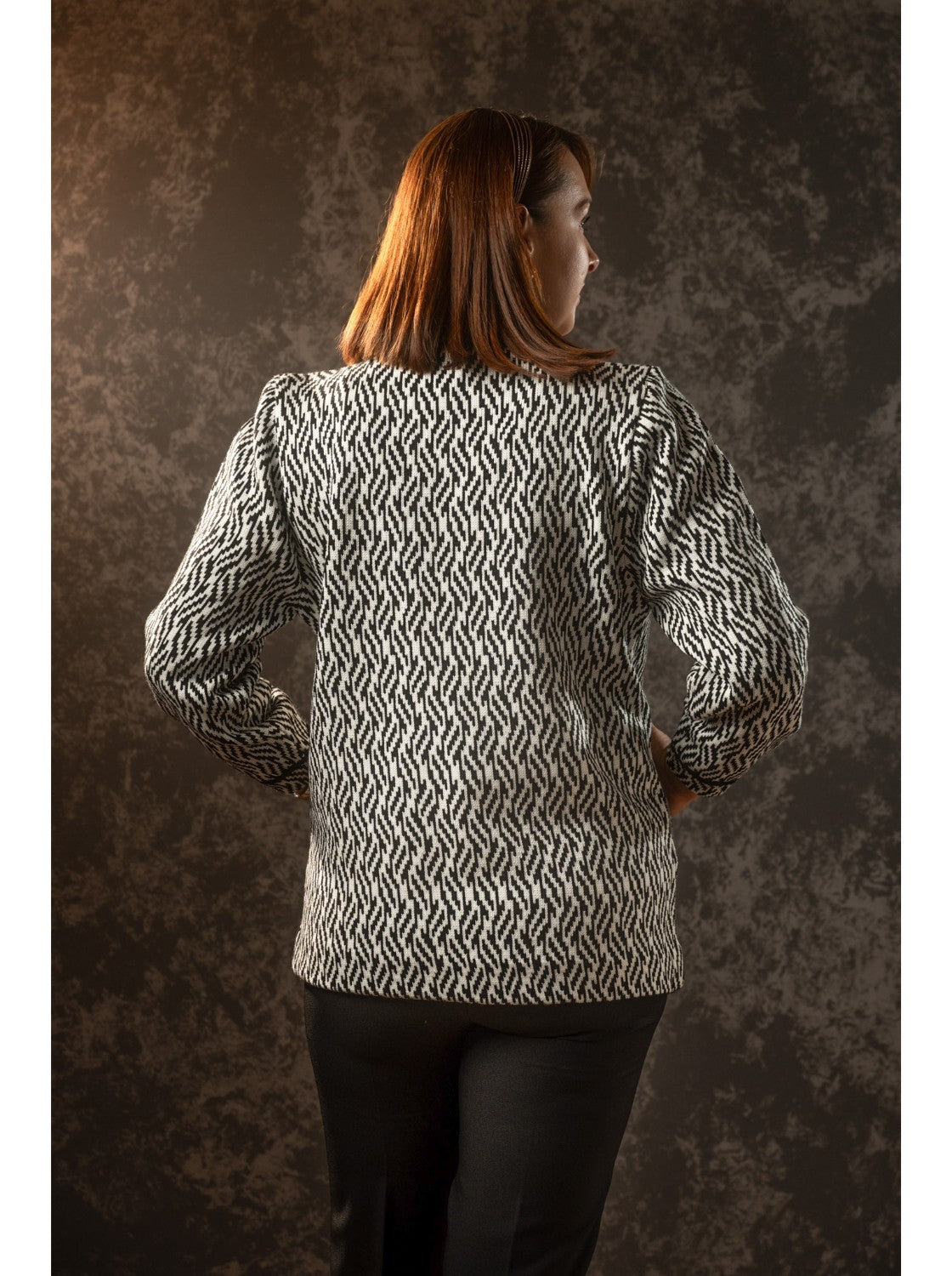 Sacon Cuello de Voltear - Sueter Elegante para Mujer. Blanco-Negro